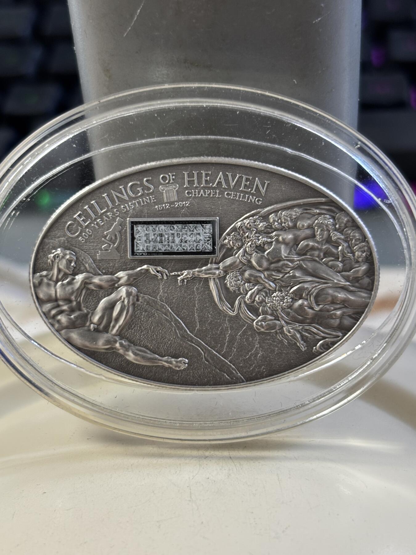 第185期拍卖 库克群岛2012年纳米芯片系列(1)–西斯廷教堂《创世纪》壁画椭圆形仿古纪念银币，999银，25克，发行999枚
