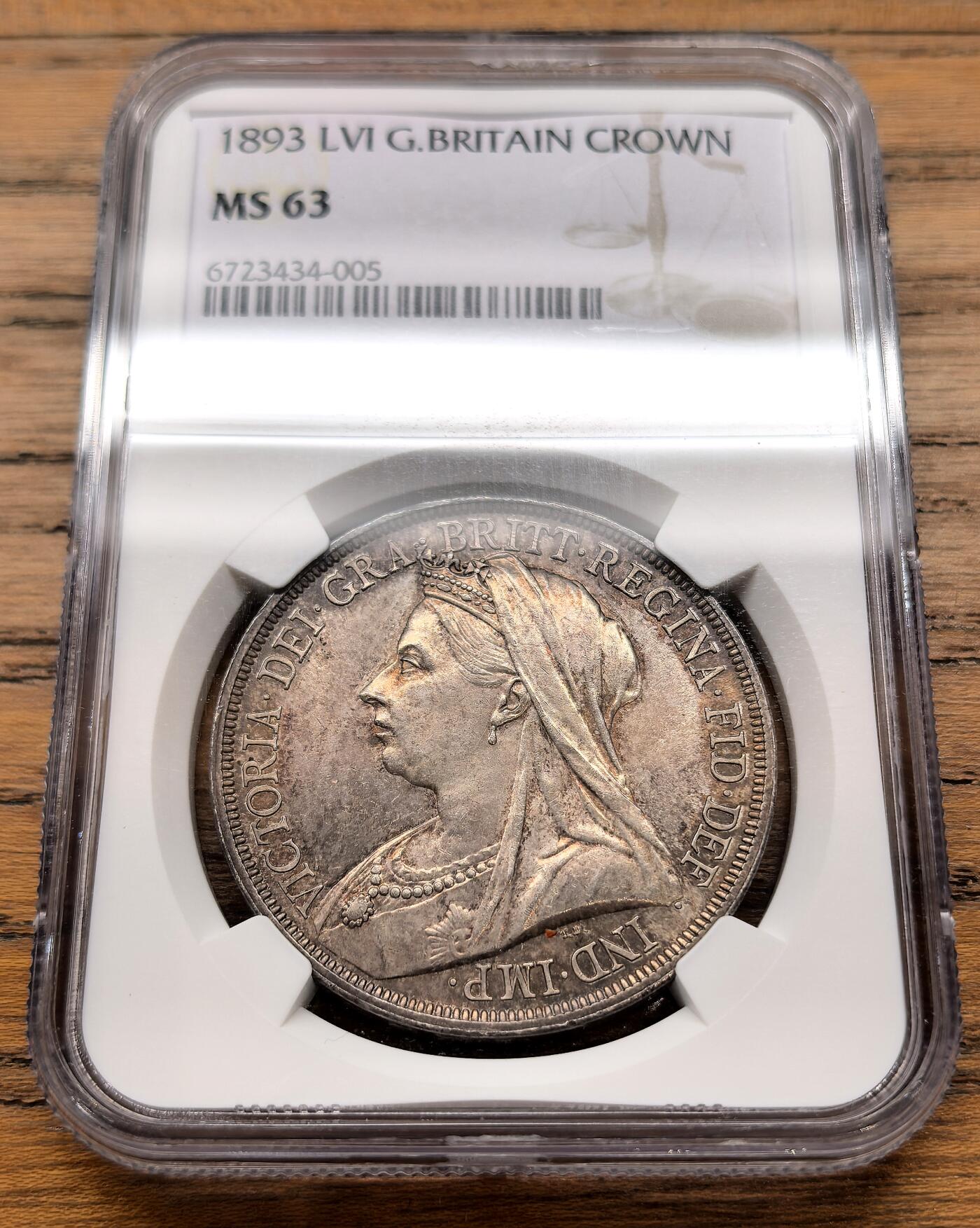 凡希社世界钱币微拍月度大拍（2025/12） 荐！1893LVI英国老维批纱马剑NGC-MS63，英伦灰彩，侧光下通体呈现淡紫金光泽，极养眼的藏家品质！（视频参考）