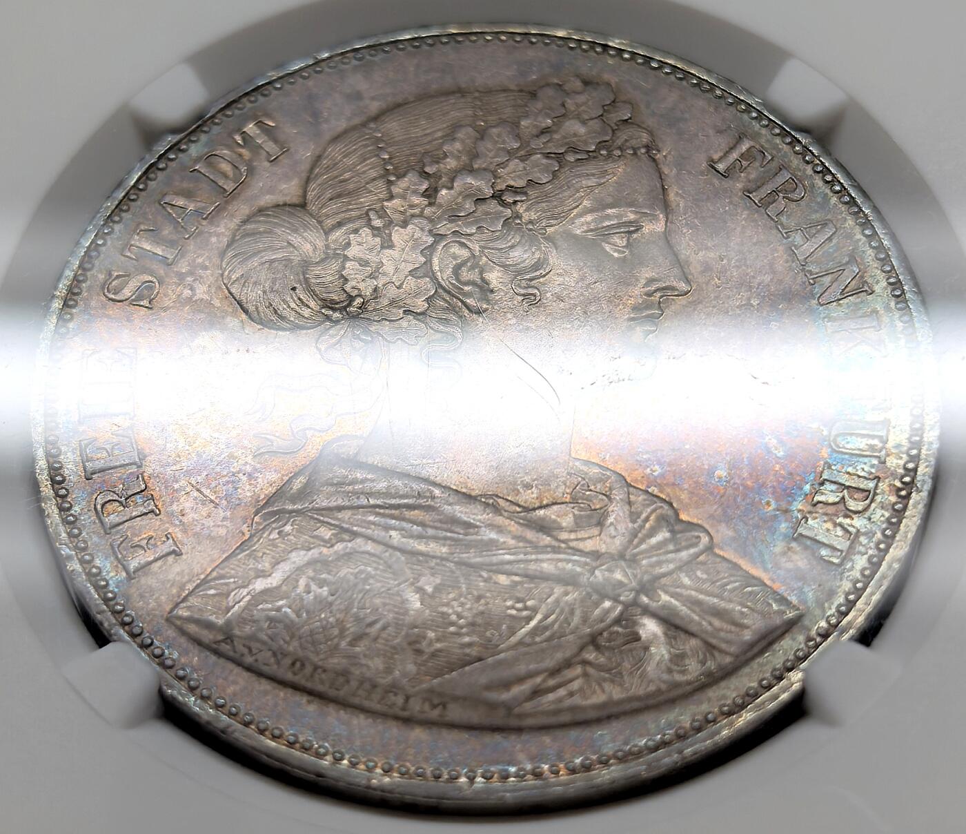 凡希社世界钱币微拍月度大拍（2025/12） 1861德国法兰克福少女2泰勒大银NGC-MS61，通体迷人的紫金彩。（附视频）