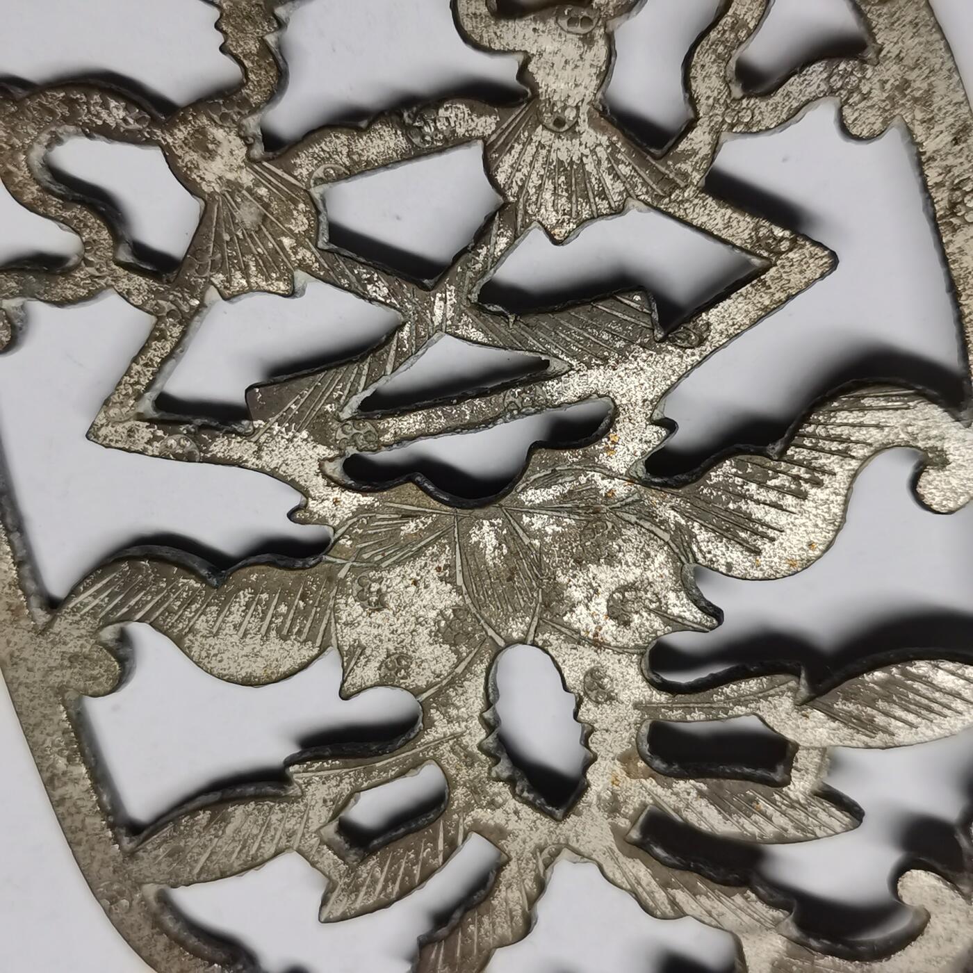 杂件专场88期 民国白铜质精美花纹编制装饰，寓意“多福多财平安”