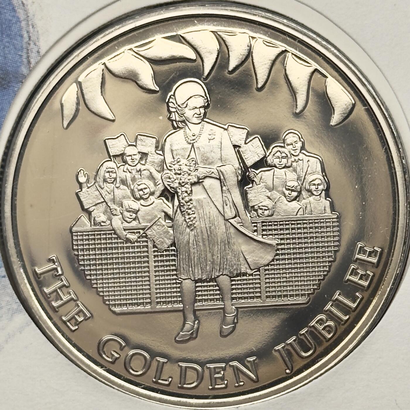 ＜小葵钱铺＞第67期·克朗币·银币场·满200包邮，不寄存·12月15日发货 〈邮币封〉福克兰群岛2002年女王金禧纪念·人群中的女王50便士克朗型纪念币