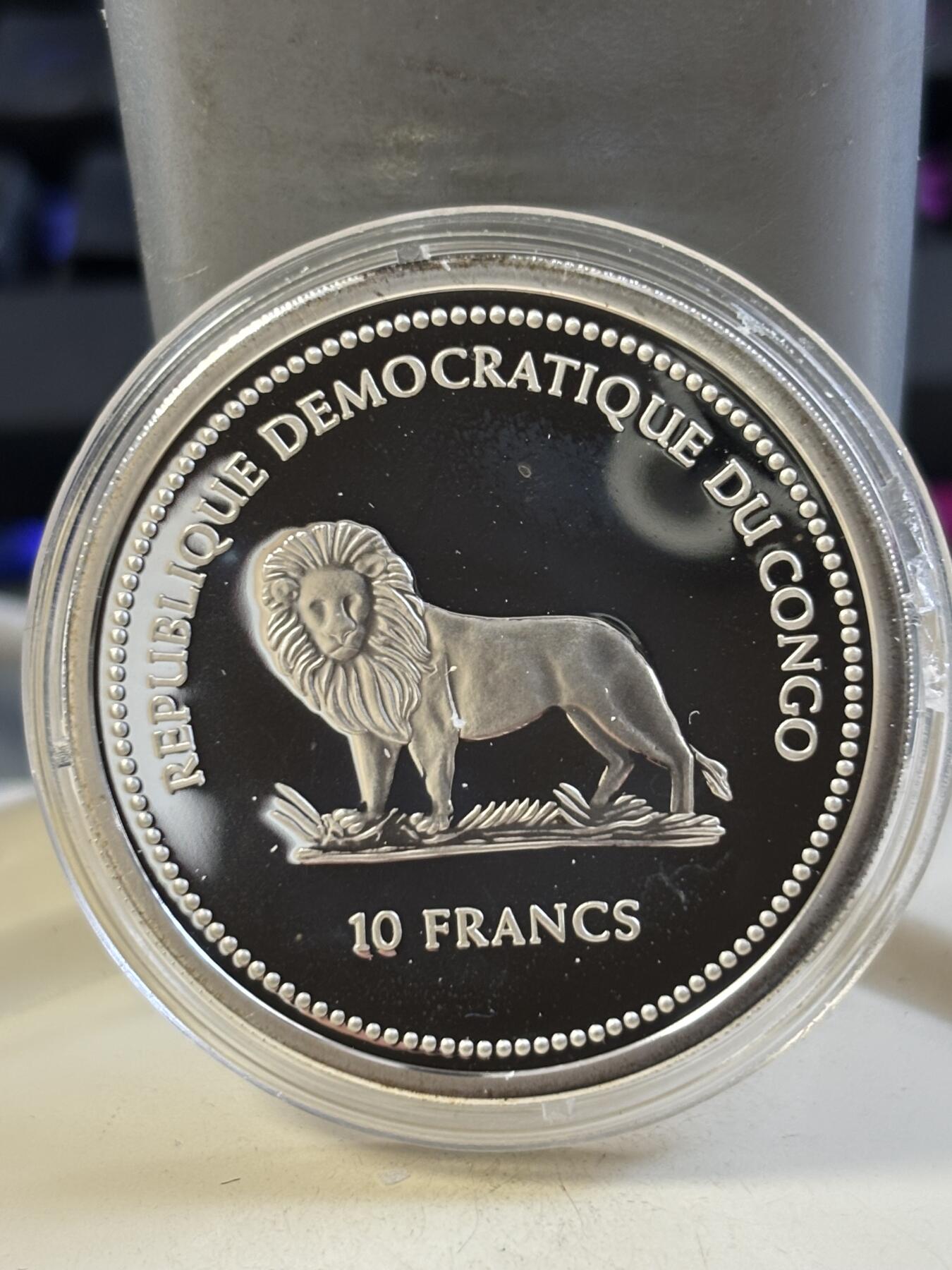 第185期拍卖 刚果2004年非洲珍稀鸟类格查尔鸟棱镜幻彩纪念银币，925银，25克，发行5000枚