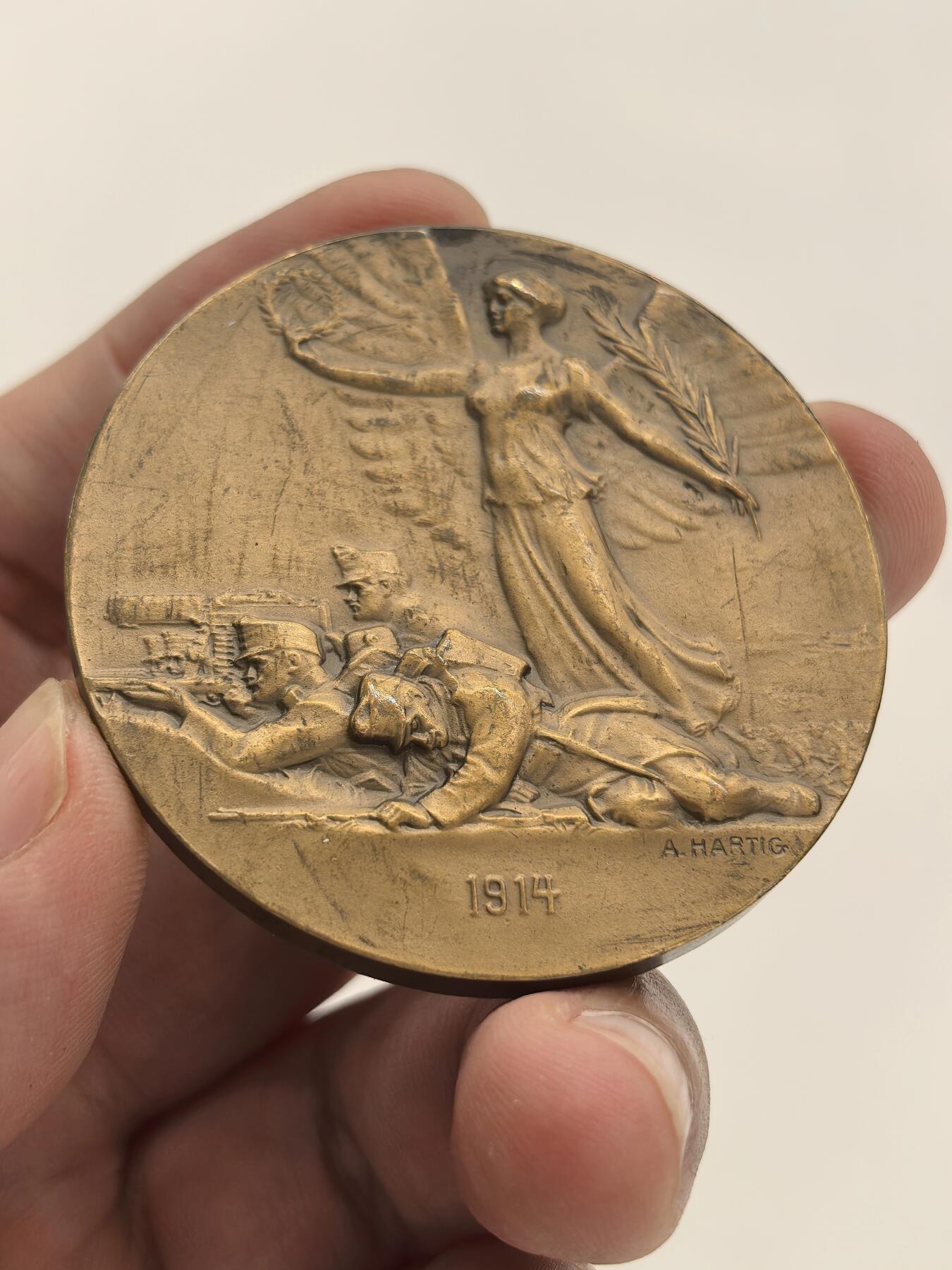 博洋堂世界钱币拍卖第151期（全场包邮） 1914年奥匈一战爆发纪念高浮雕大铜章，50mm。正面：约瑟夫一世戎装侧像，反面：和平女神手持花环与战斗中的士兵图案。