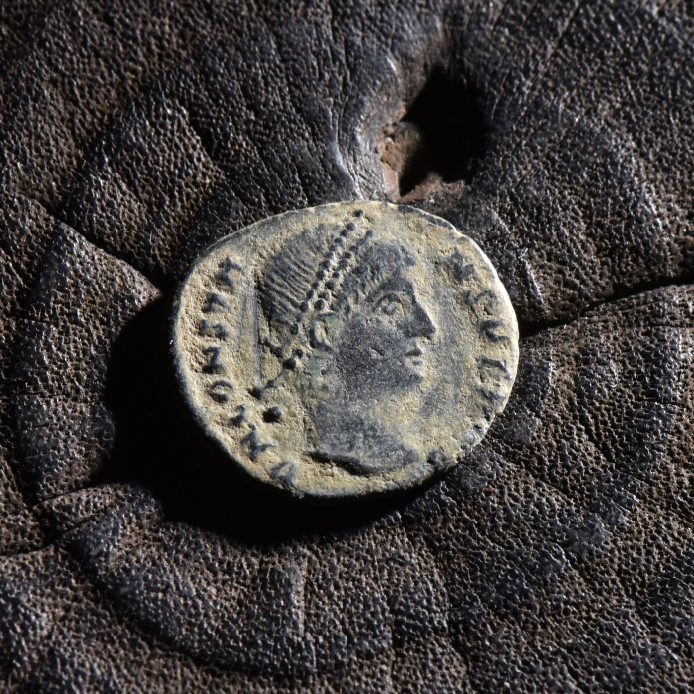 【良泉】【元旦直播场】1月1日晚19.30点开拍！208组西方古代钱币、日本朝鲜花钱 【发丝清晰美品】公元347-348年【古罗马】君士坦斯“誓愿”铜币，1.31克