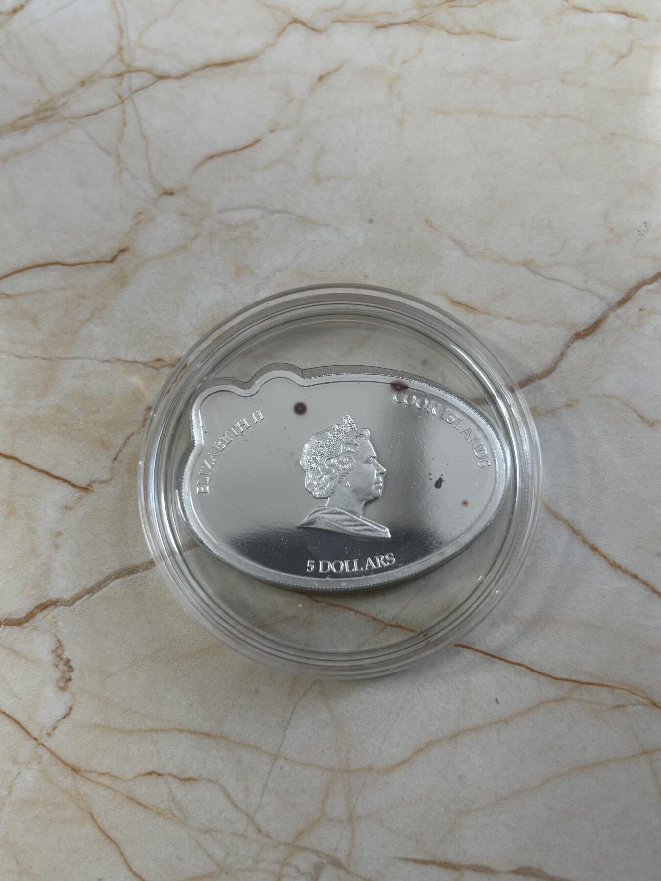 第185期拍卖 库克2012年圣保罗镶水晶镀金纪念银币，999银镀金，25克，有氧化