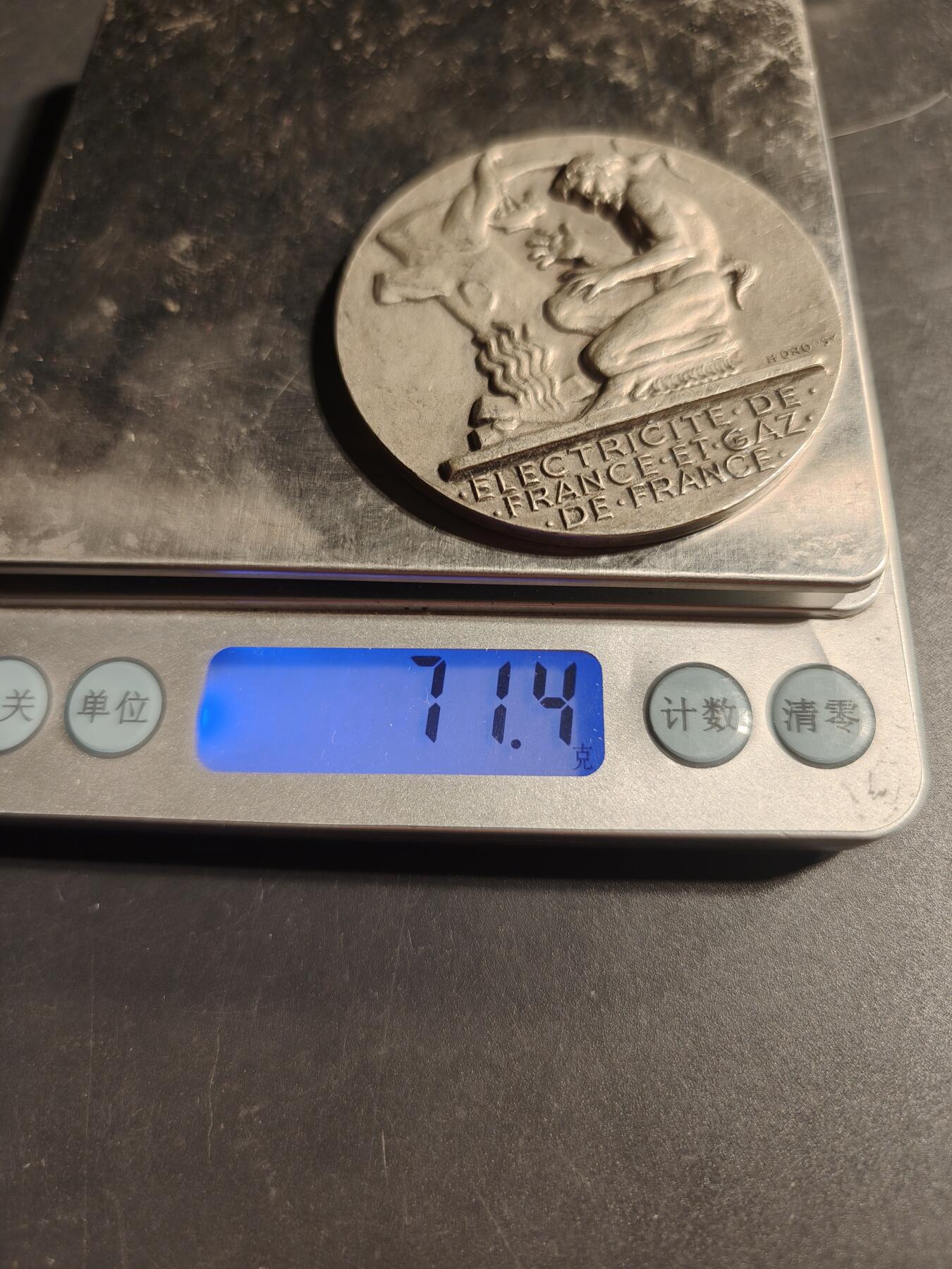 老王徽章第169期 法国电气公司镀银大铜章     大师Dropsy作品     直径54mm.    重量71.4g