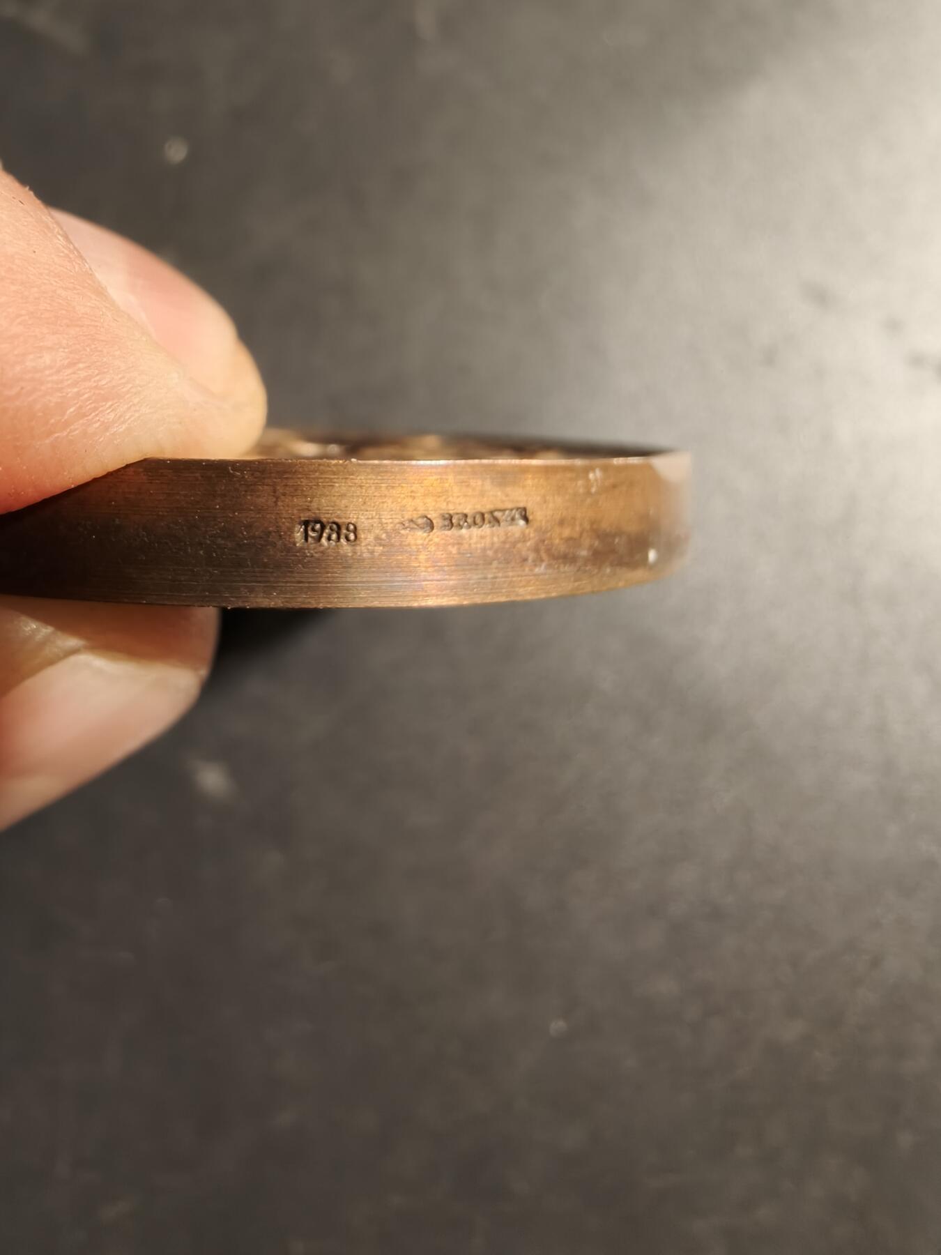 老王徽章第169期 法国奥尔良市大铜章    直径51mm.   重量82.2g