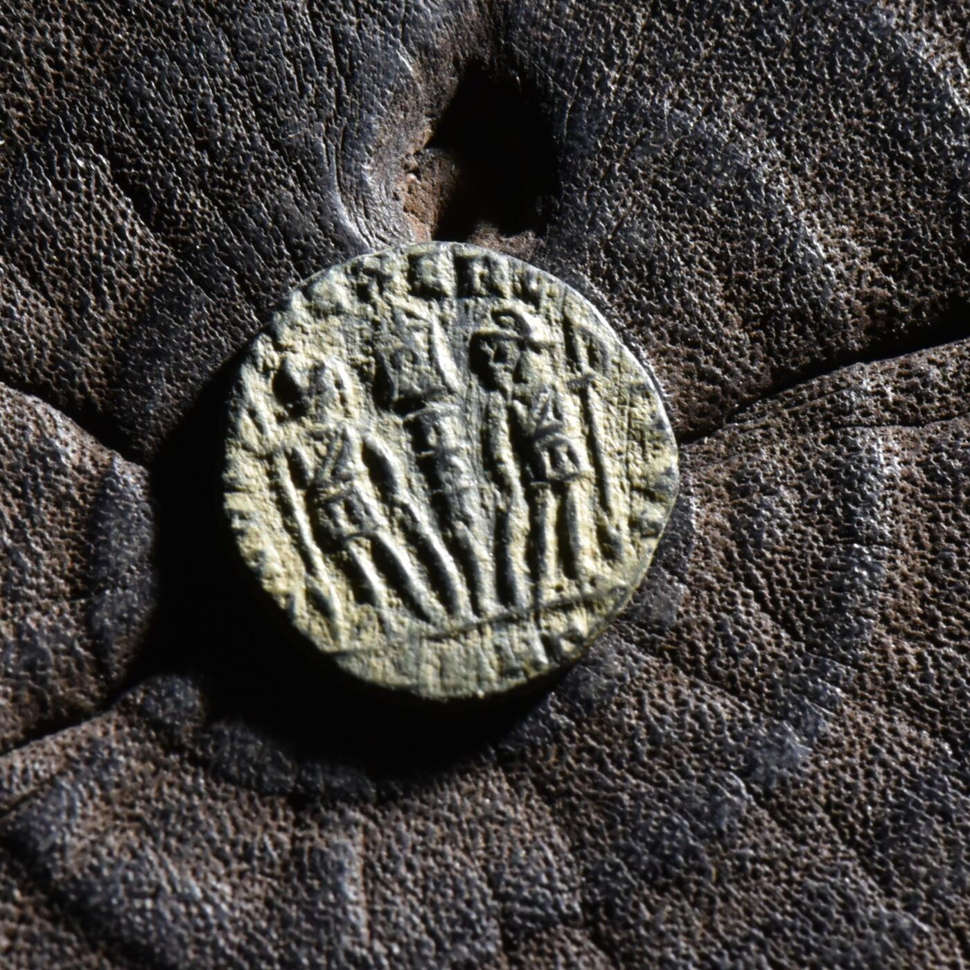 【良泉】【元旦直播场】1月1日晚19.30点开拍！208组西方古代钱币、日本朝鲜花钱 【发丝清晰】公元337-361年【古罗马】君士坦提乌斯二世“士兵军旗”铜币，1.3克