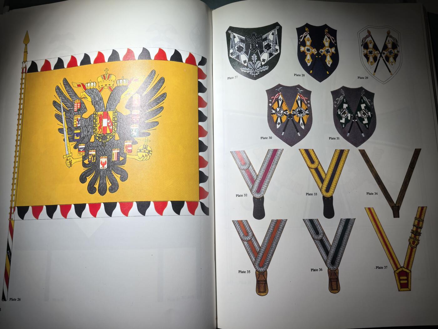 盛世勋华——号角文化勋章邮票专场拍卖第293期 德国（1939）各军种各机构各组织旗帜全集 极为丰富的介绍 彩绘图精美 140页左右