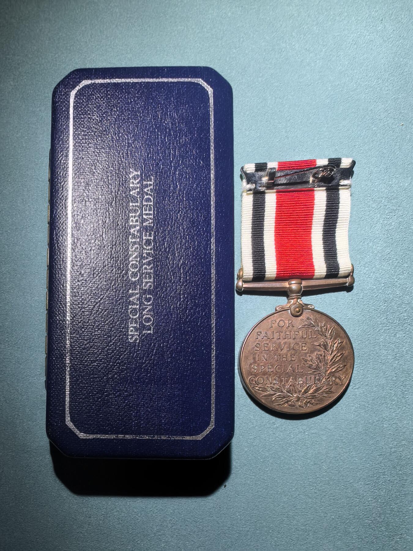 盛世勋华——号角文化勋章邮票专场拍卖第293期 英国志愿警察长期服务奖章 伊丽莎白二世版 原盒带刻名 带皇家造币厂厂标