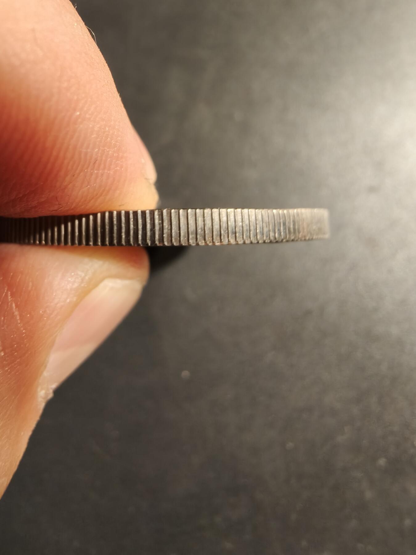 老王徽章第169期 利比里亚共和国发行的面值5美元的纪念币，主题为“新梵蒂冈硬币”    直径40mm.     重量28.5g