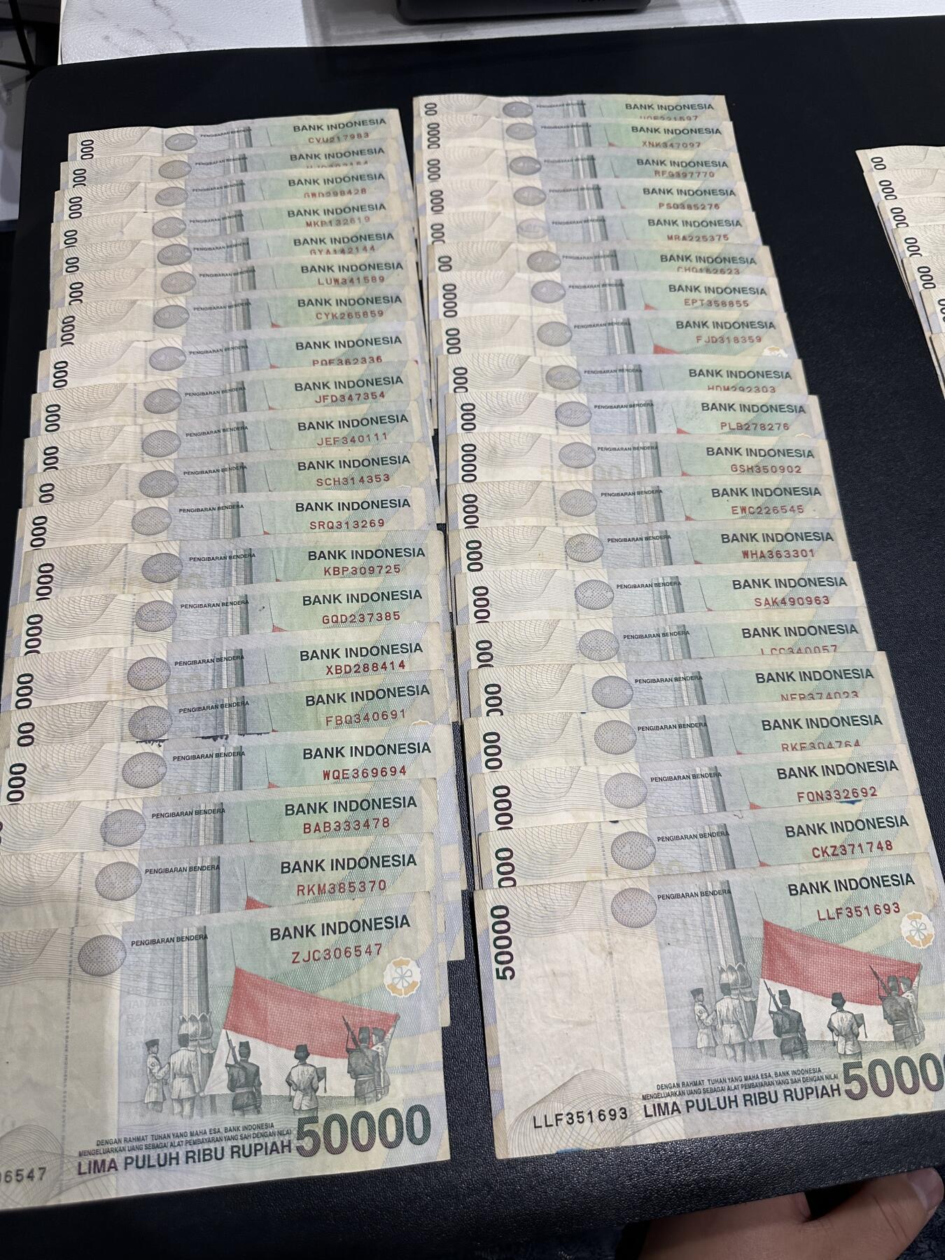 《外钞收藏家》第五百九十三期（精品场）（本平台长期征集拍品、欢迎藏友们联系合作）