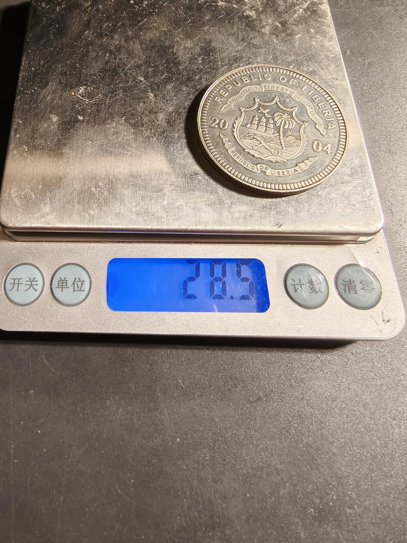 老王徽章第169期 利比里亚共和国发行的面值5美元的纪念币，主题为“新梵蒂冈硬币”    直径40mm.     重量28.5g