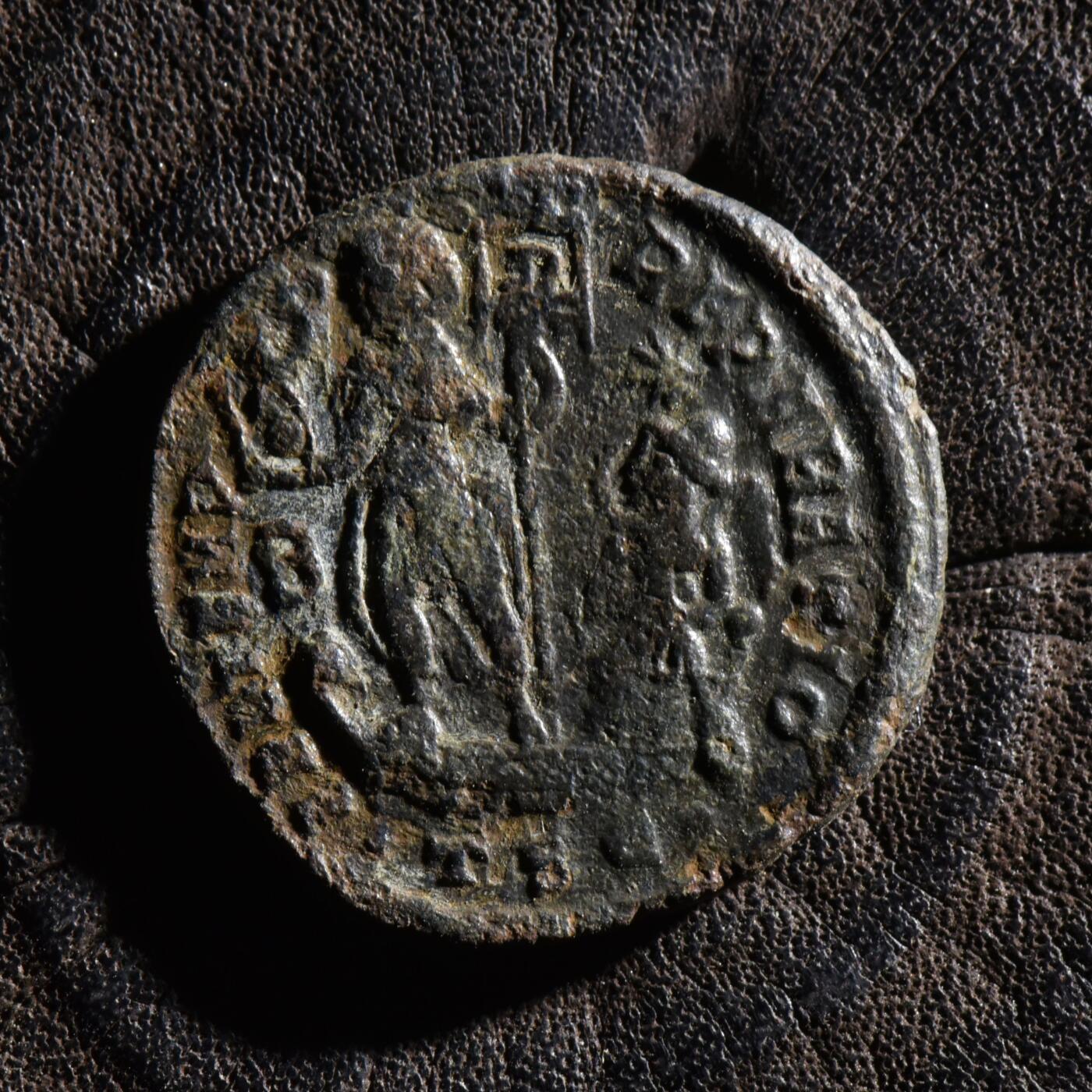 【良泉】【元旦直播场】1月1日晚19.30点开拍！208组西方古代钱币、日本朝鲜花钱 【美品】【百分币】公元337-361年【古罗马】君士坦提乌斯二世“胜利女神基督符版”大铜币，萨塞洛尼基亚造币厂。5.07克