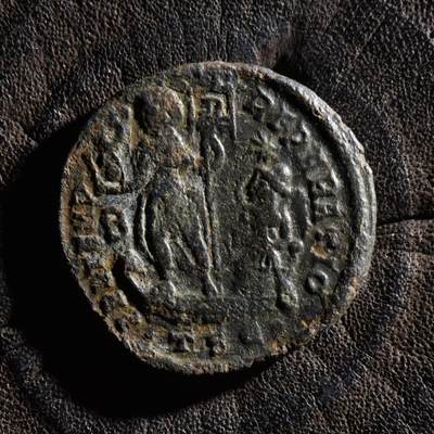 【良泉】【元旦直播场】1月1日晚19.30点开拍！208组西方古代钱币、日本朝鲜花钱 - 【美品】【百分币】公元337-361年【古罗马】君士坦提乌斯二世“胜利女神基督符版”大铜币，萨塞洛尼基亚造币厂。5.07克