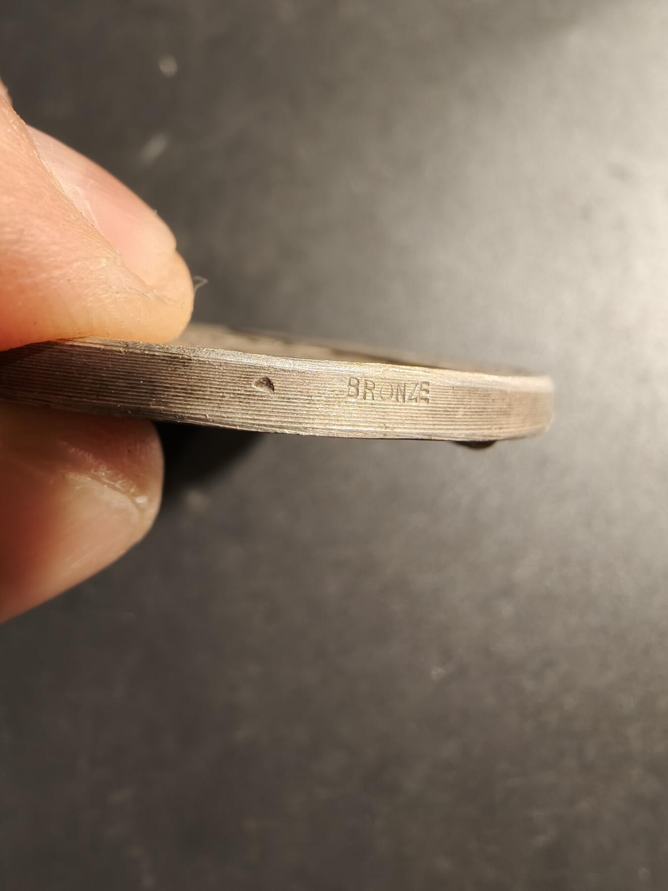 老王徽章第169期 法国电气公司镀银大铜章     大师Dropsy作品     直径54mm.    重量71.4g