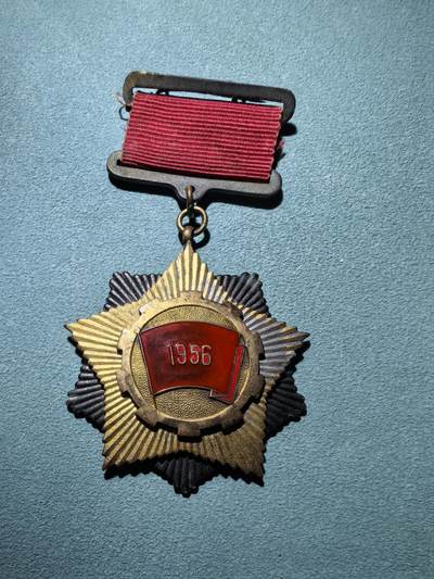 盛世勋华——号角文化勋章邮票专场拍卖第293期 - 上海市1956年先进生产工作者奖章 造型精美 品相极佳