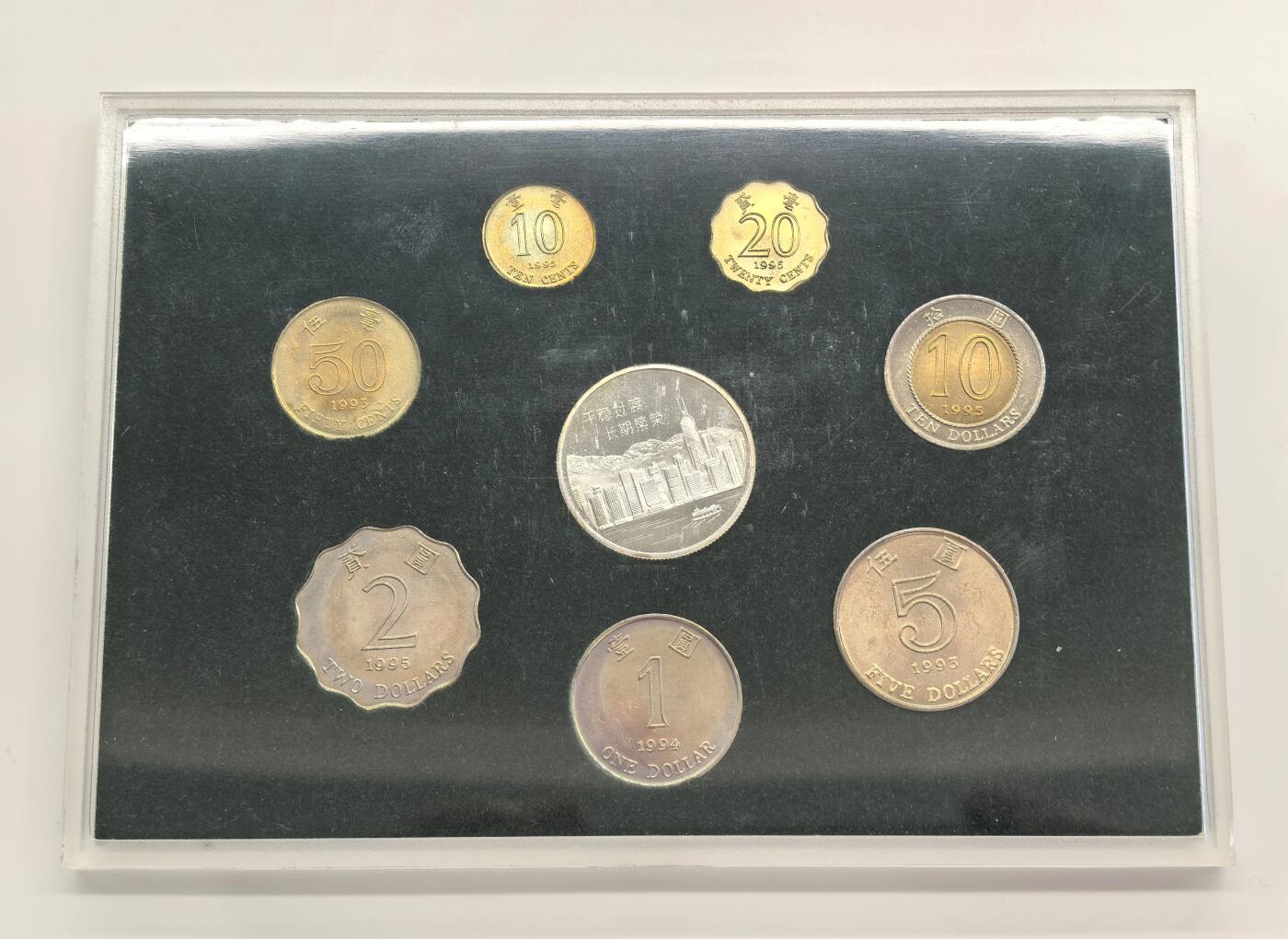 博洋堂世界钱币拍卖第151期（全场包邮） 迎接香港回归祖国纪念银章和硬币一组八枚，全部原光卷拆品相