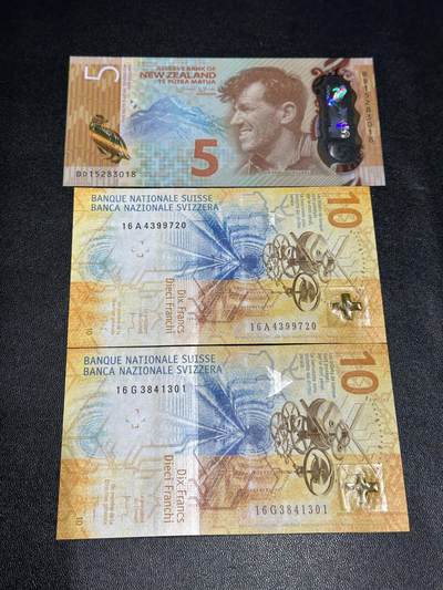 《外钞收藏家》第五百九十三期（精品场）（本平台长期征集拍品、欢迎藏友们联系合作） - 2015年新西兰5元 无47尾8+16年瑞士手版10法郎2张（其中一张是A冠）都是全新UNC