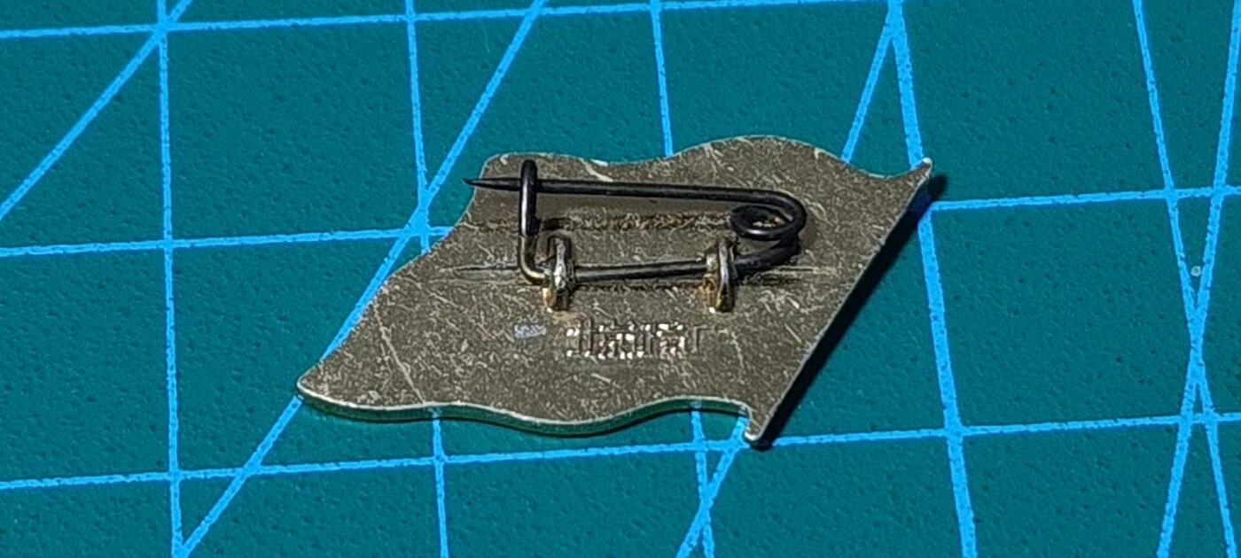 精品毛主席像章、徽章 🔥🔥毛主席像章，红旗型