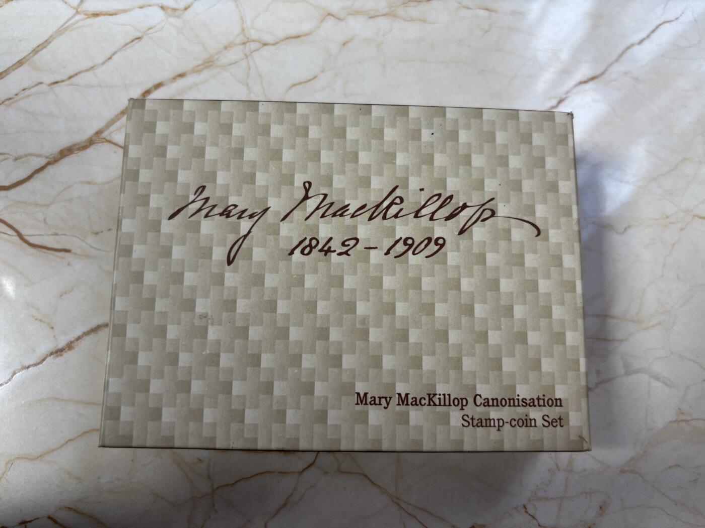 第185期拍卖 澳大利亚2010年邮票百年系列玛丽矩形彩色银币，1/2盎司，999银，发行8000枚，有氧化点