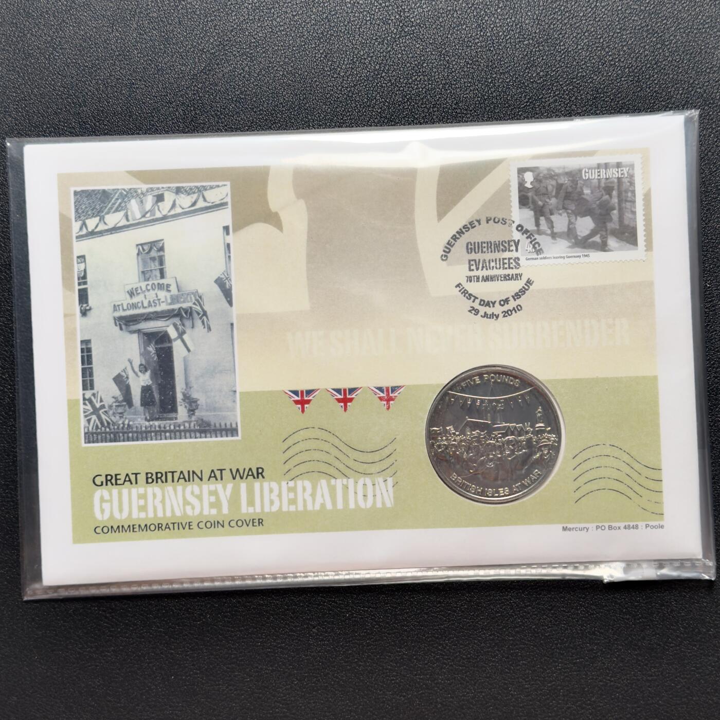 ＜小葵钱铺＞第67期·克朗币·银币场·满200包邮，不寄存·12月15日发货 〈邮币封〉根西岛2010年不列颠群岛战争·解放根西岛5镑克朗型纪念币