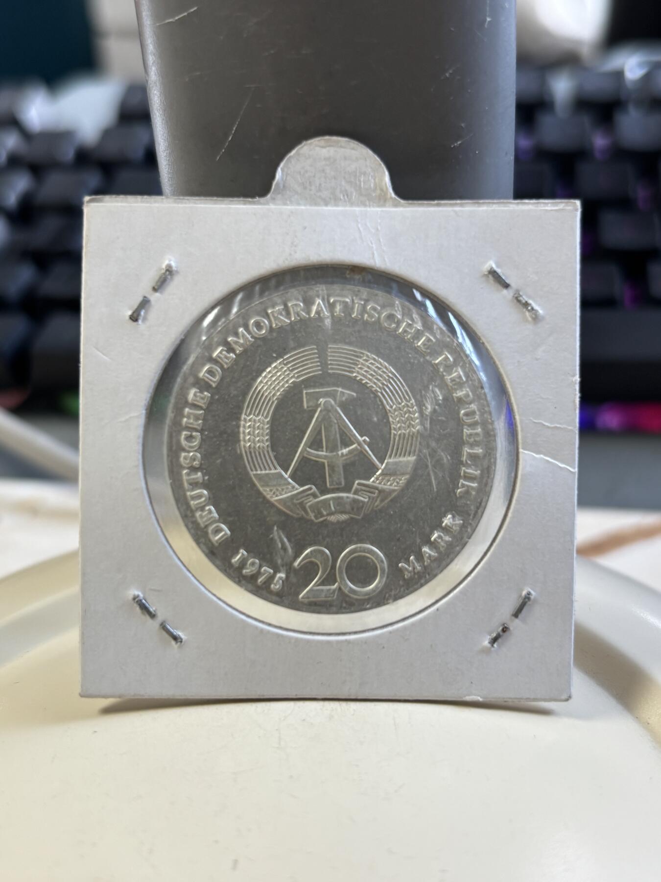 第185期拍卖 德国东德1975年音乐家巴赫逝世20马克普制纪念银币.625银，20.9克，直径33毫米，发行100000枚