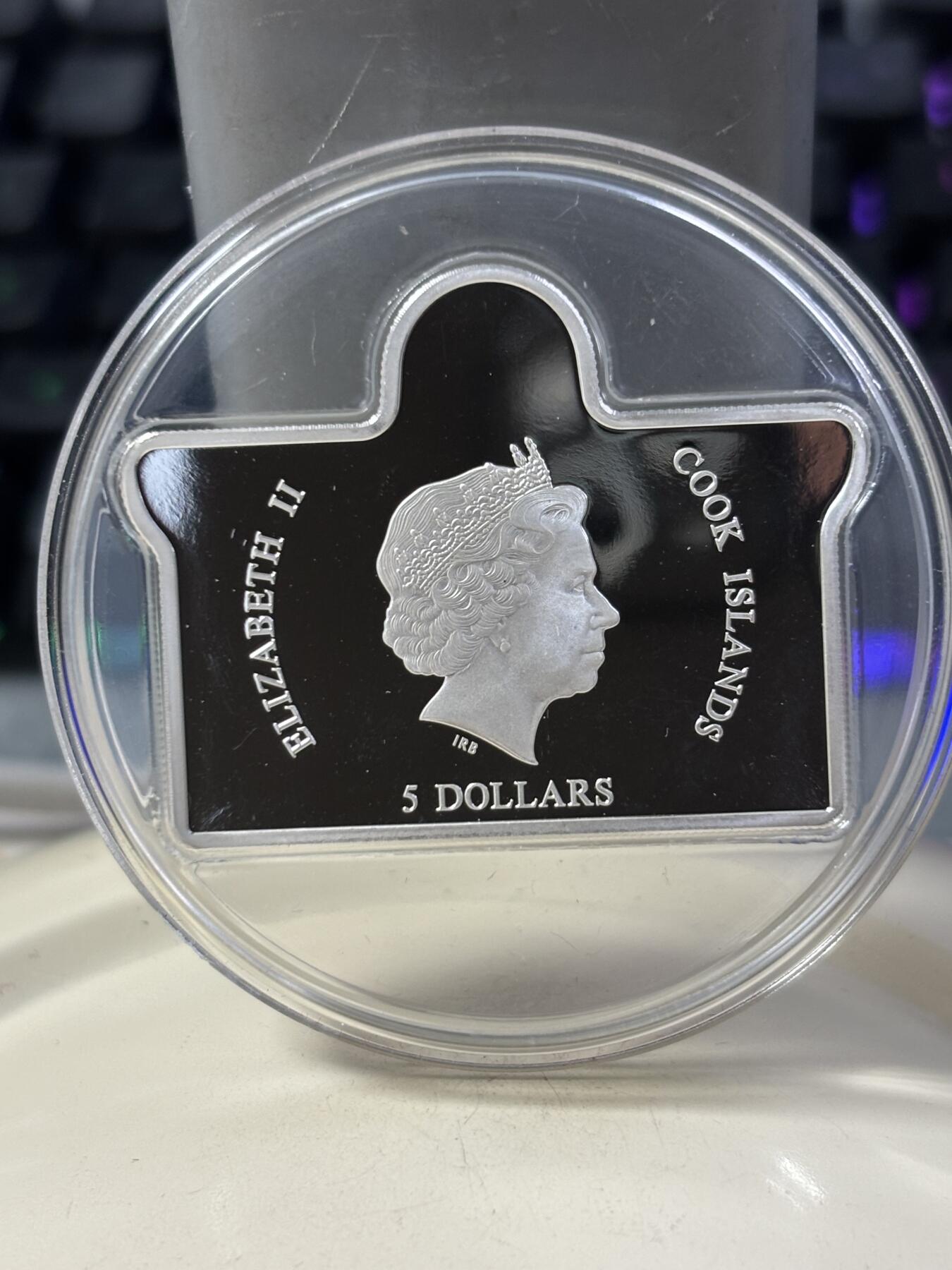 第185期拍卖 库克2011年教皇访问德国异形镶嵌水晶镀金银币，925银，25克，发行5000枚