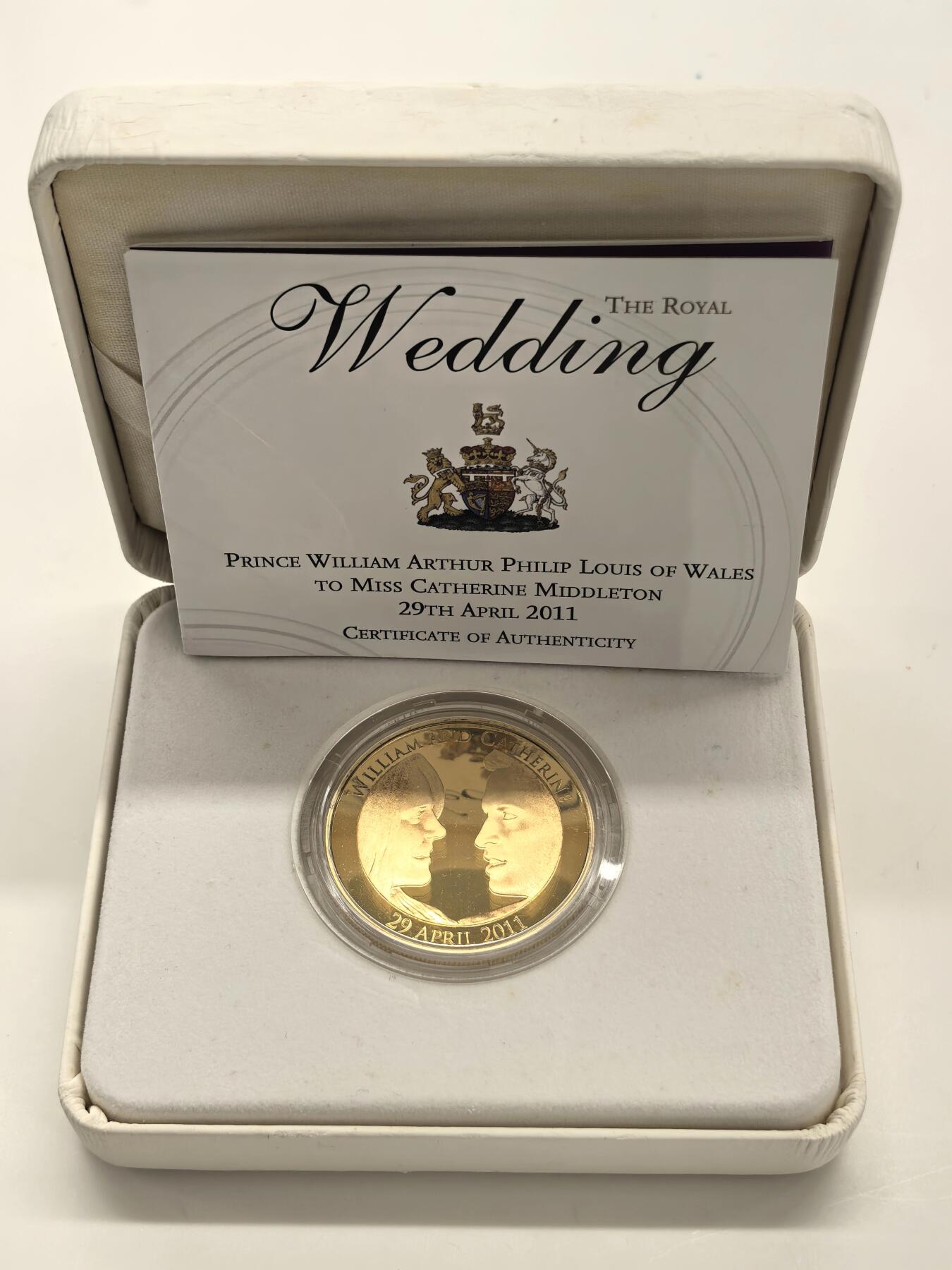 博洋堂世界钱币拍卖第151期（全场包邮） 英国2011年威廉王子与凯特婚礼5镑镀金银币，28.28克925银，发行量7500枚，原盒证