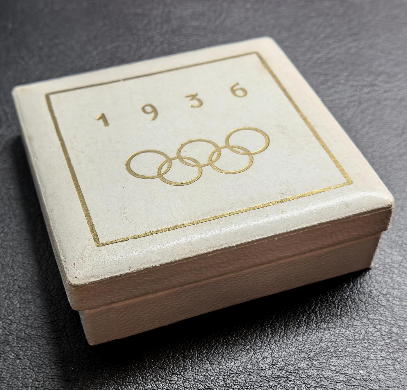 凡希社世界钱币微拍月度大拍（2025/12） 1936德国柏林奥运会纪念银章UNC，原盒罕见，保存状态极佳。