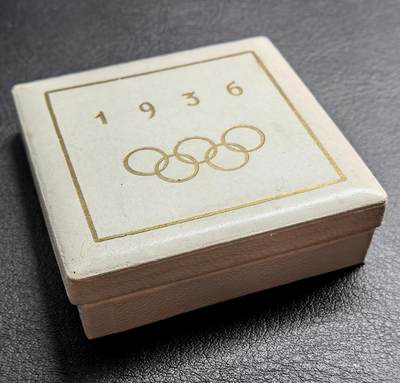 凡希社世界钱币微拍月度大拍（2025/12） - 1936德国柏林奥运会纪念银章UNC，原盒罕见，保存状态极佳。