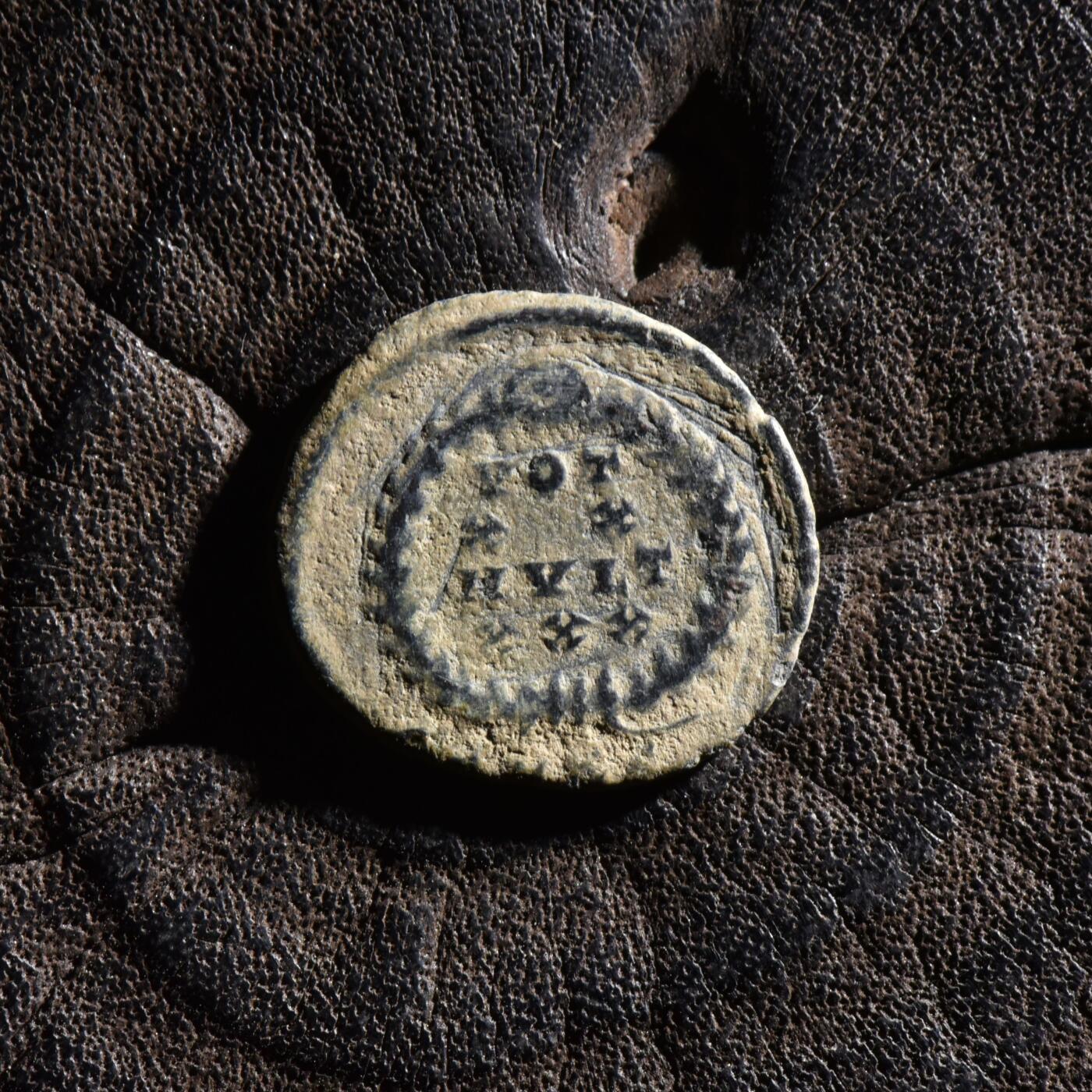 【良泉】【元旦直播场】1月1日晚19.30点开拍！208组西方古代钱币、日本朝鲜花钱 【发丝清晰美品】公元347-348年【古罗马】君士坦斯“誓愿”铜币，1.31克