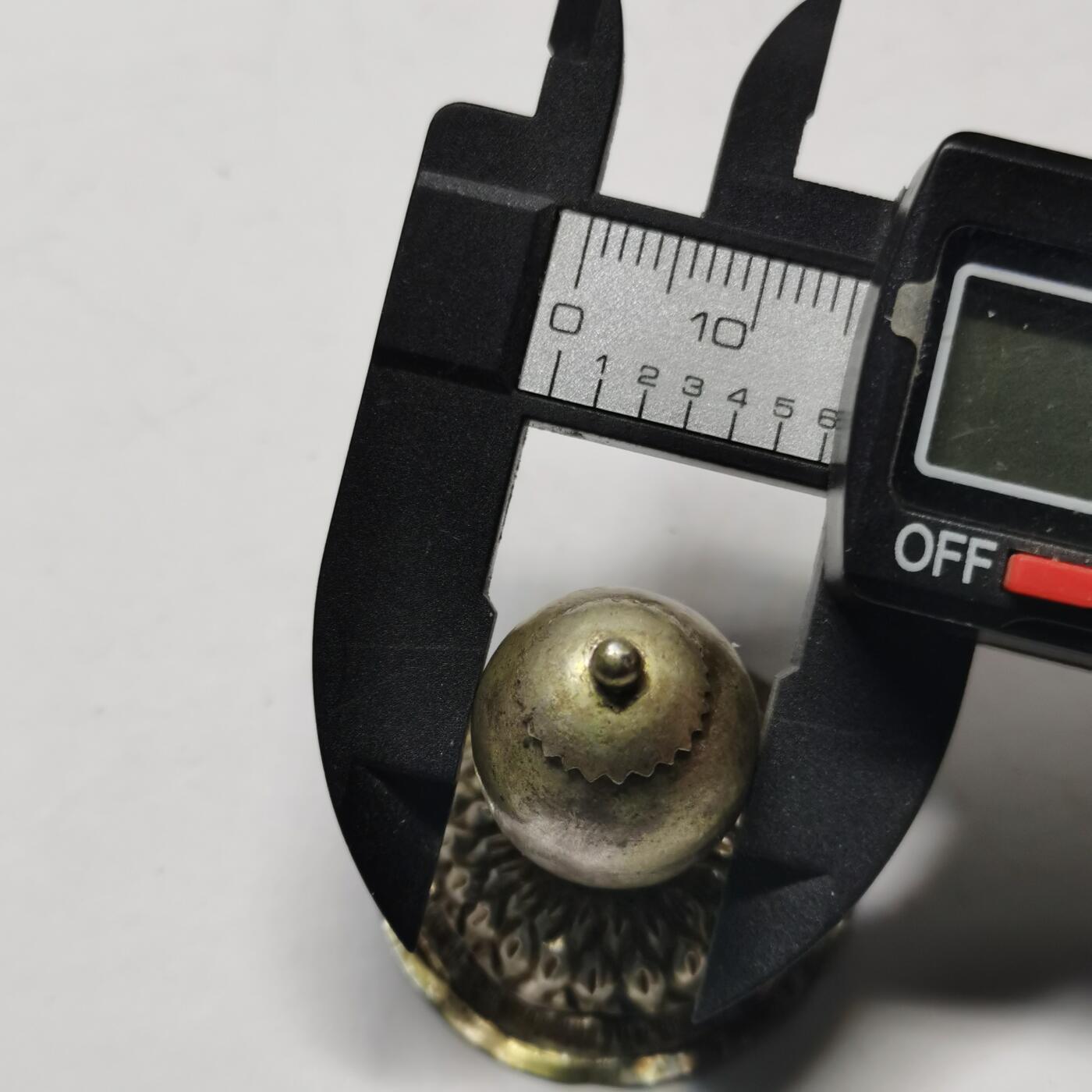 杂件专场88期 清代老银官帽顶，边有点裂