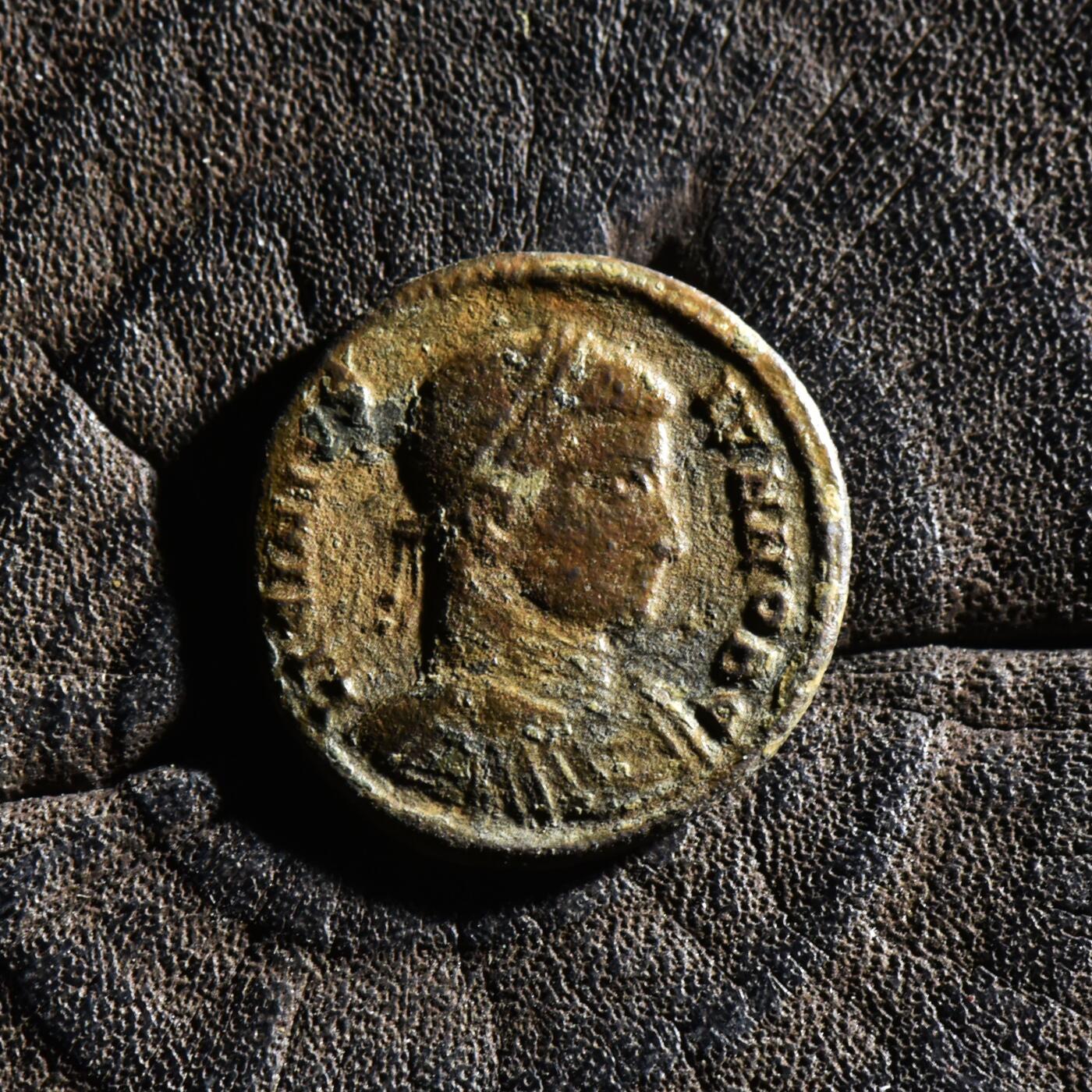 【良泉】【元旦直播场】1月1日晚19.30点开拍！208组西方古代钱币、日本朝鲜花钱 【罕见】公元 317-320 年【古罗马】李锡尼二世“双天使誓愿”富力铜币，2.61克