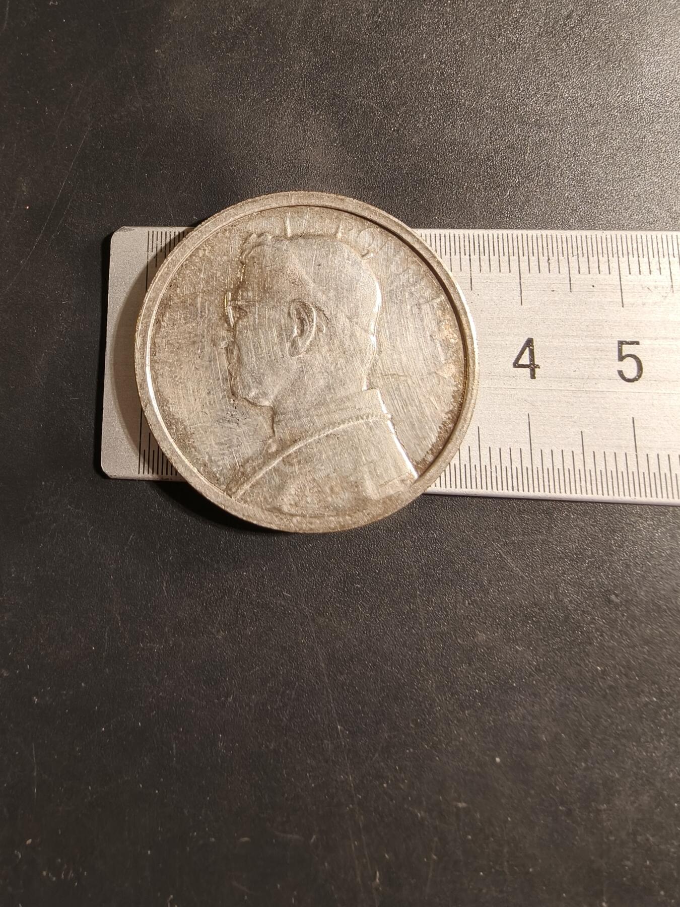 老王徽章第169期 梵蒂冈圣伯多禄大殿和广场纪念章     直径35mm.   重量14.9g