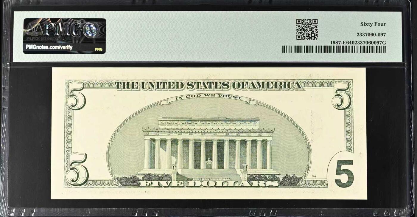 《外钞收藏家》第五百九十三期（精品场）（本平台长期征集拍品、欢迎藏友们联系合作） 1999年 5美元 大头版首发年份 号码无4 双尾66