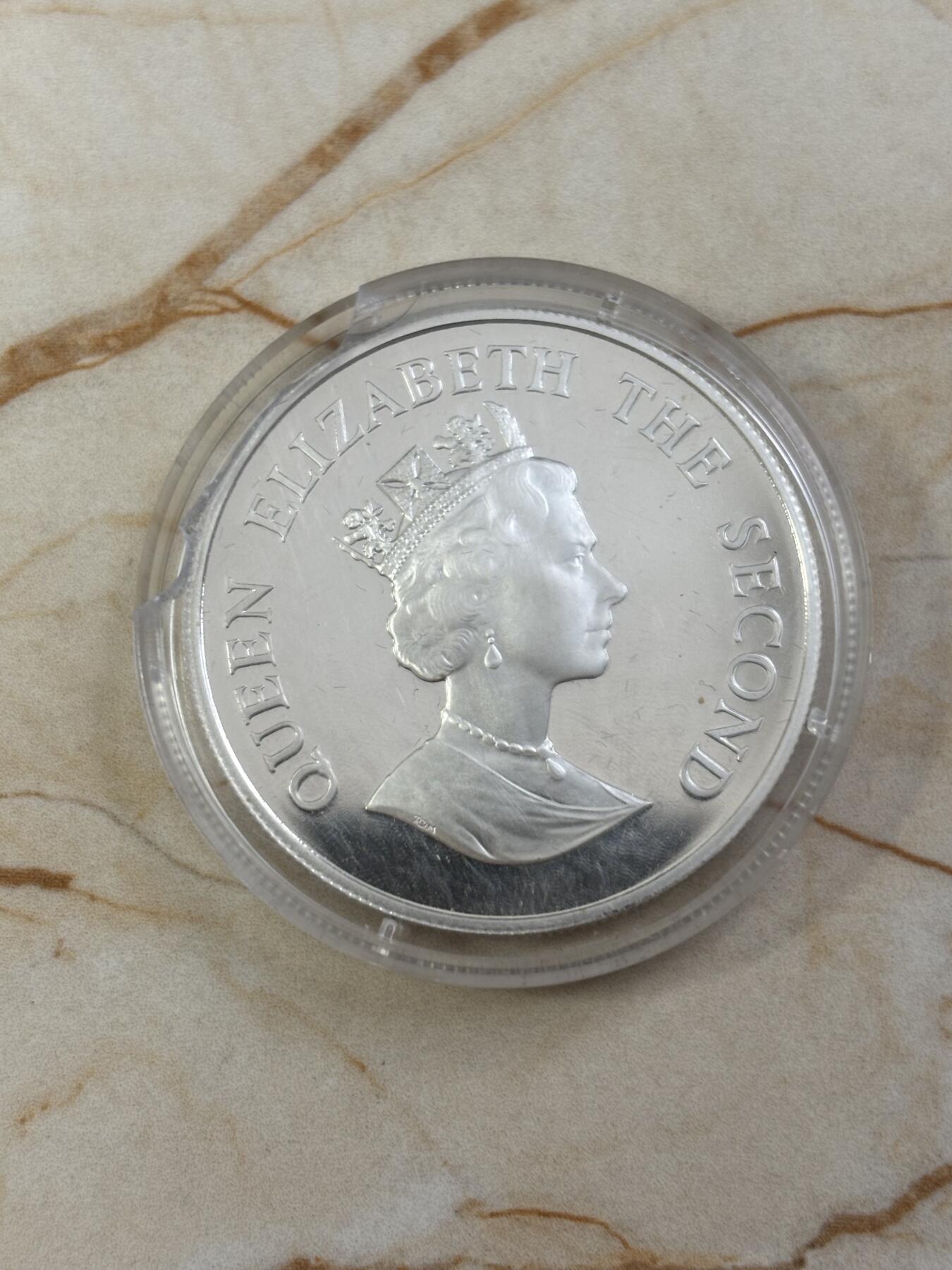 第185期拍卖 福克兰1987年野生动物基金会系列企鹅精制纪念银币，925银，28.28克，发行25000枚，塑料盒有破【银价378】