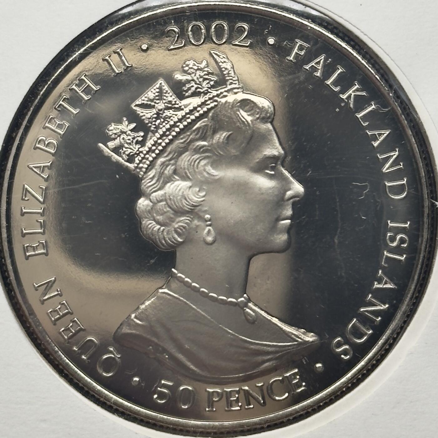 ＜小葵钱铺＞第67期·克朗币·银币场·满200包邮，不寄存·12月15日发货 〈邮币封〉福克兰群岛2002年女王金禧纪念·加冕马车（标有100天特殊标记）50便士克朗型纪念币