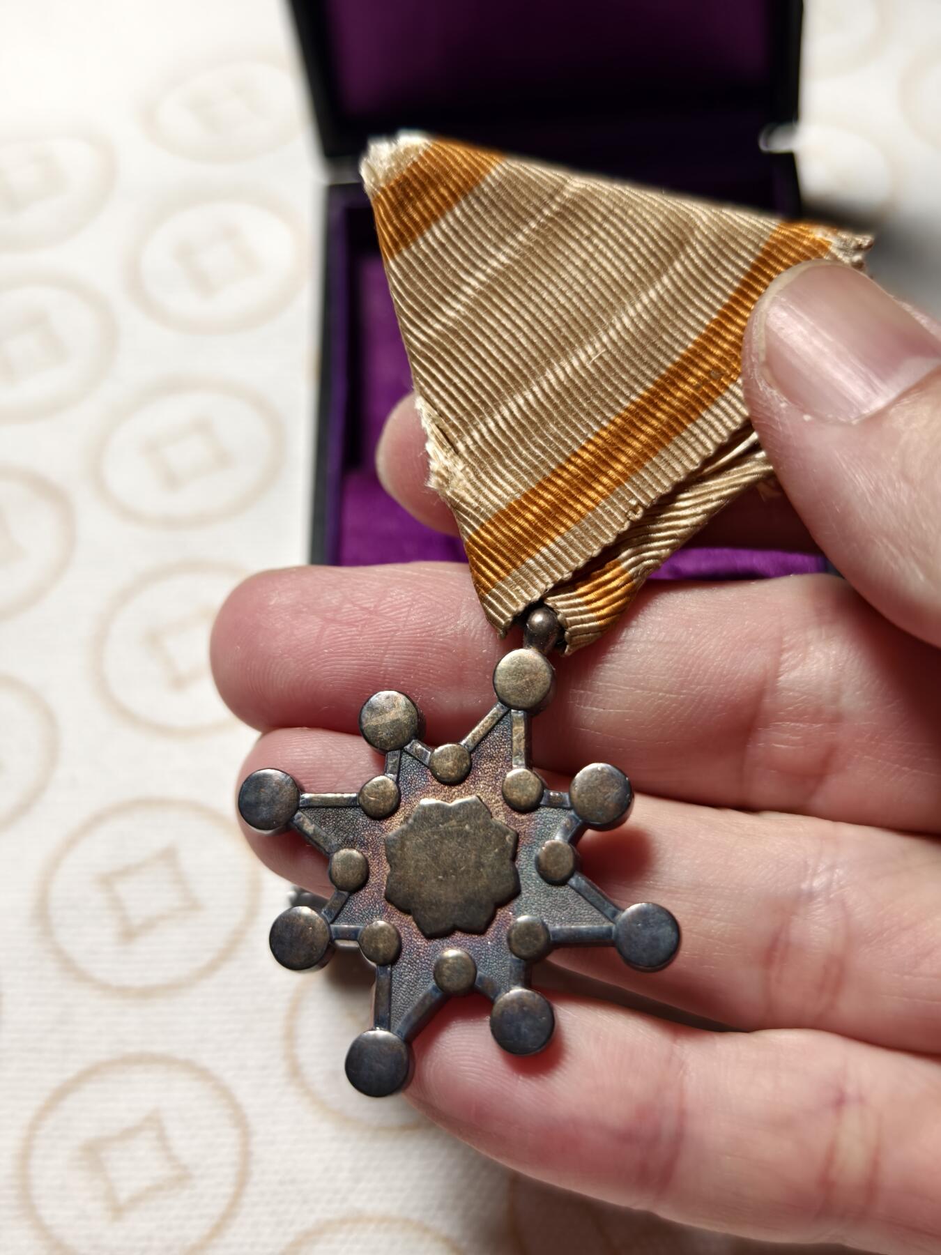 抚柳草堂-首期章牌钱币 限时免佣 满百包邮 放漏专场 七等瑞宝原盒带杯绶 银质镀金16.3g 品相如图