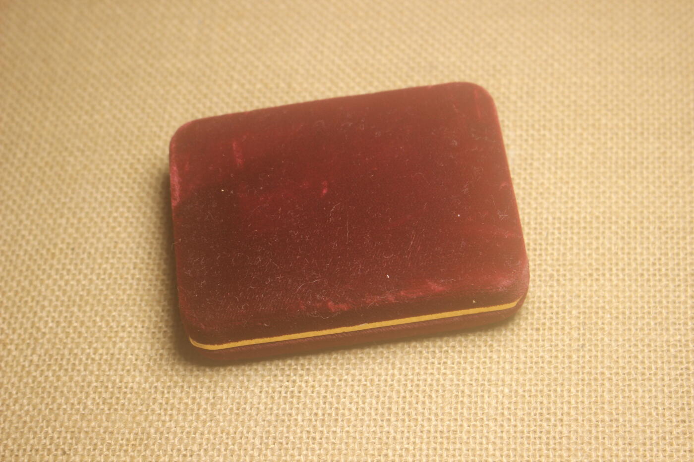 交通绿十字奖章，中间的装饰物遗失