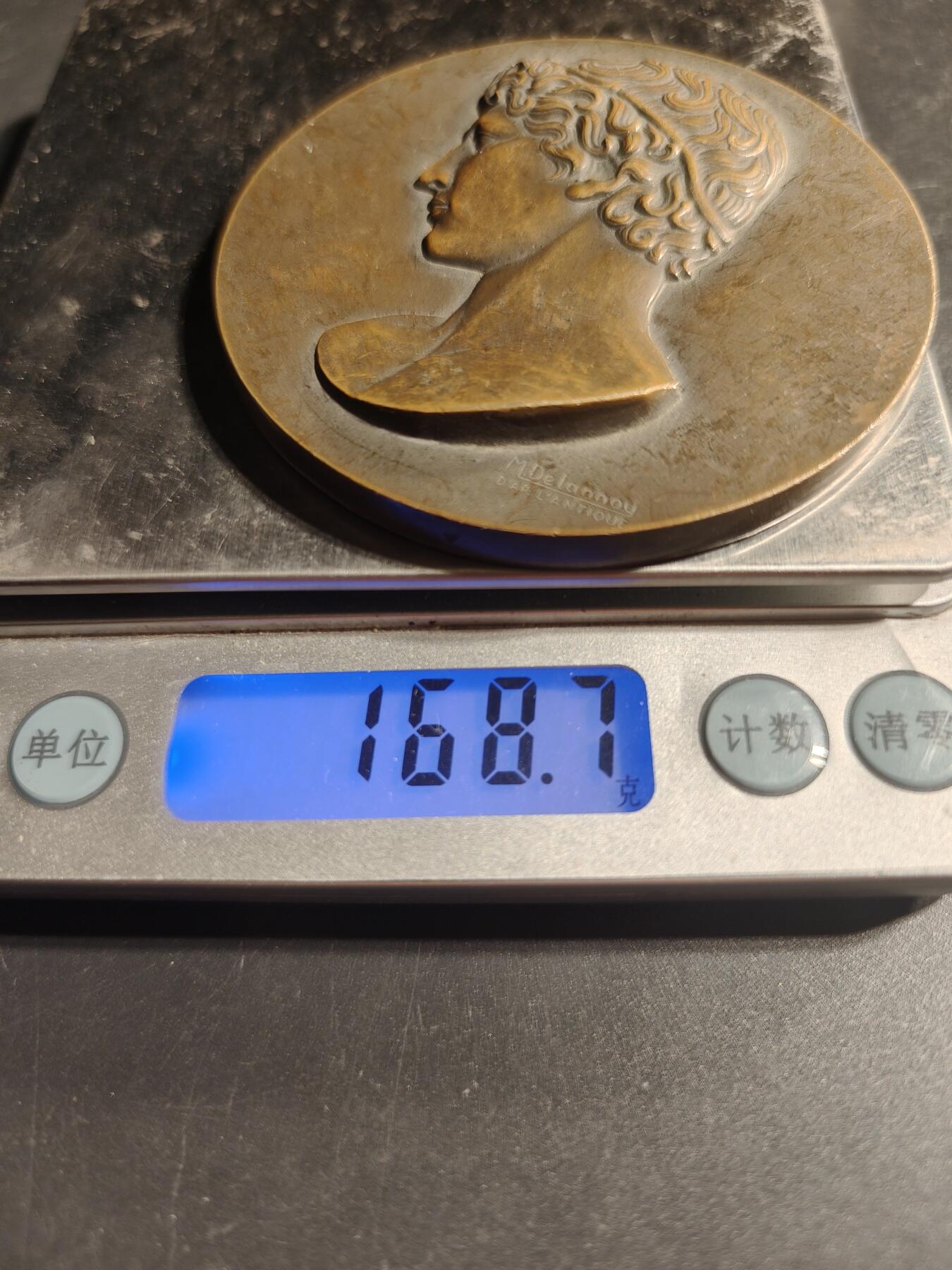 老王徽章第169期 法国圣路易中学大铜章    直径72mm.   重量168.7g