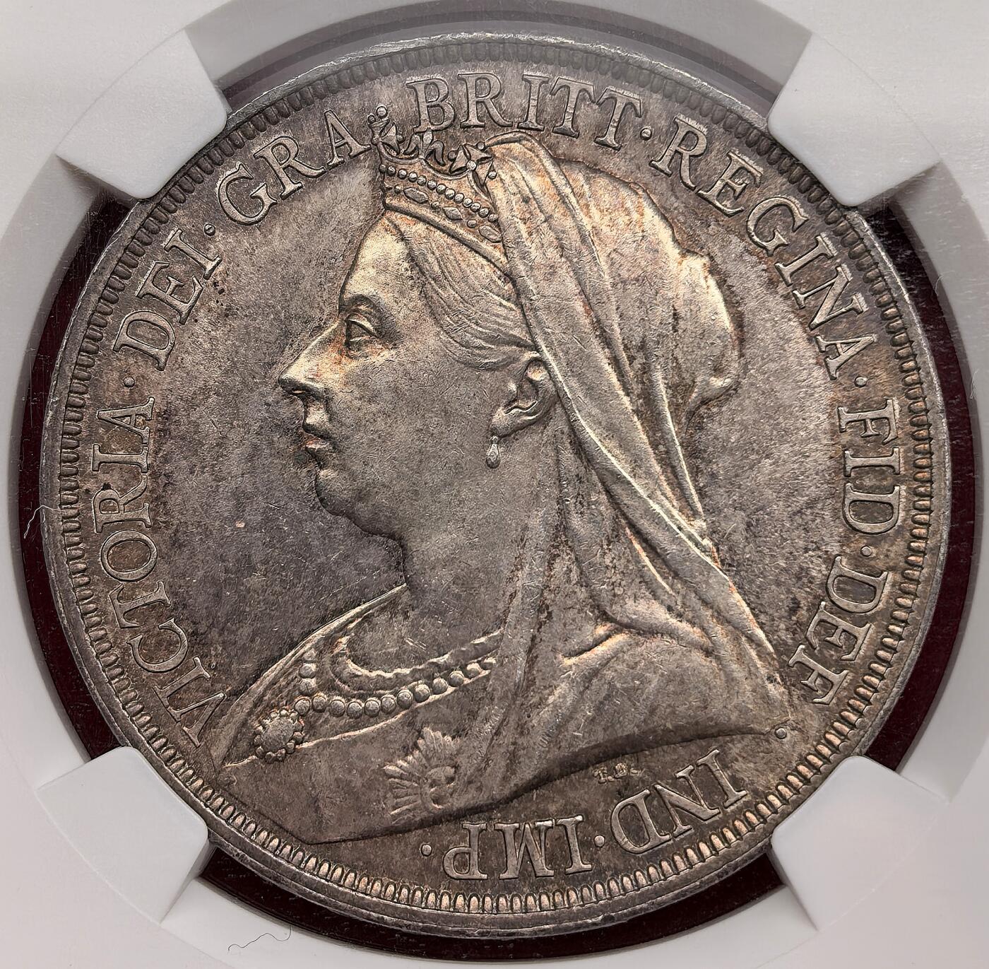 凡希社世界钱币微拍月度大拍（2025/12） 荐！1893LVI英国老维批纱马剑NGC-MS63，英伦灰彩，侧光下通体呈现淡紫金光泽，极养眼的藏家品质！（视频参考）