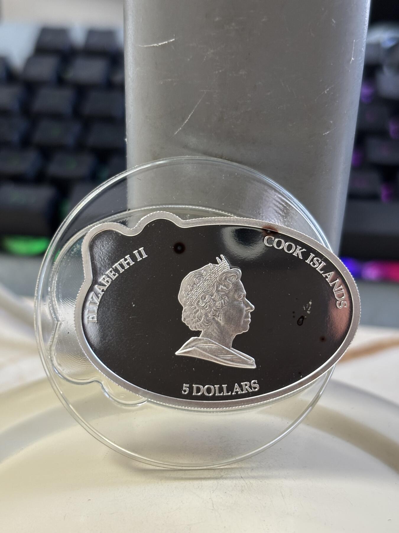 第185期拍卖 库克2012年圣保罗镶水晶镀金纪念银币，999银镀金，25克，有氧化