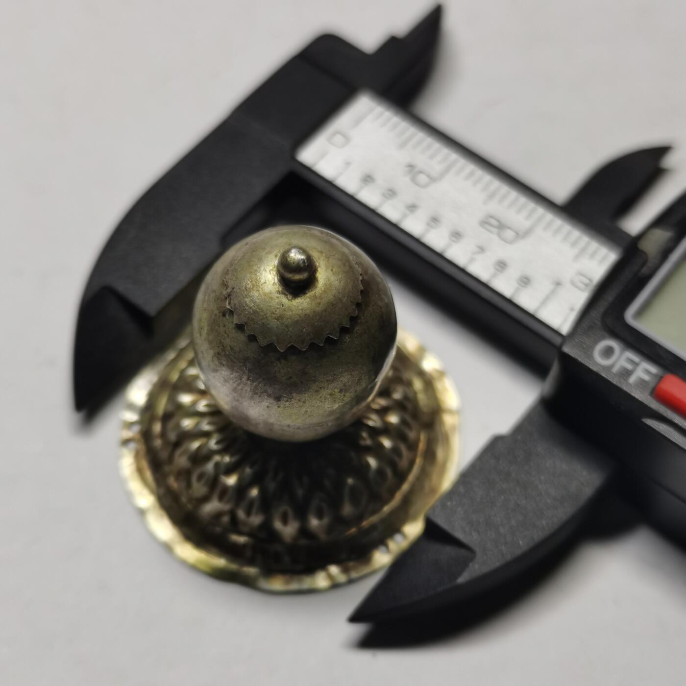 杂件专场88期 清代老银官帽顶，边有点裂