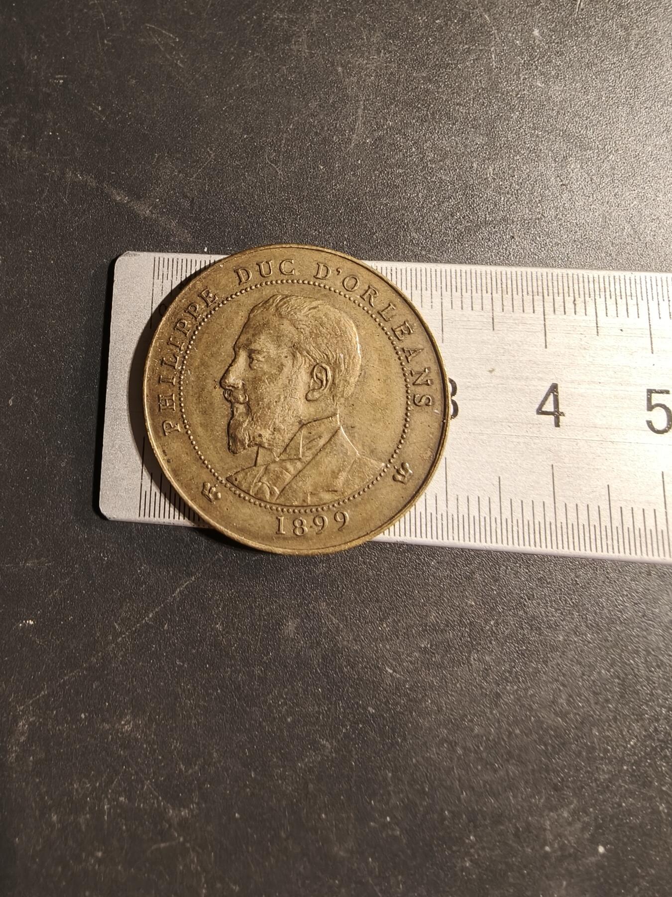 老王徽章第169期 法国奥尔良公爵菲利普（1869-1926）纪念铜章     菲利普为法国奥尔良王室派系的直接继承人     直径30mm.    重量7.9g