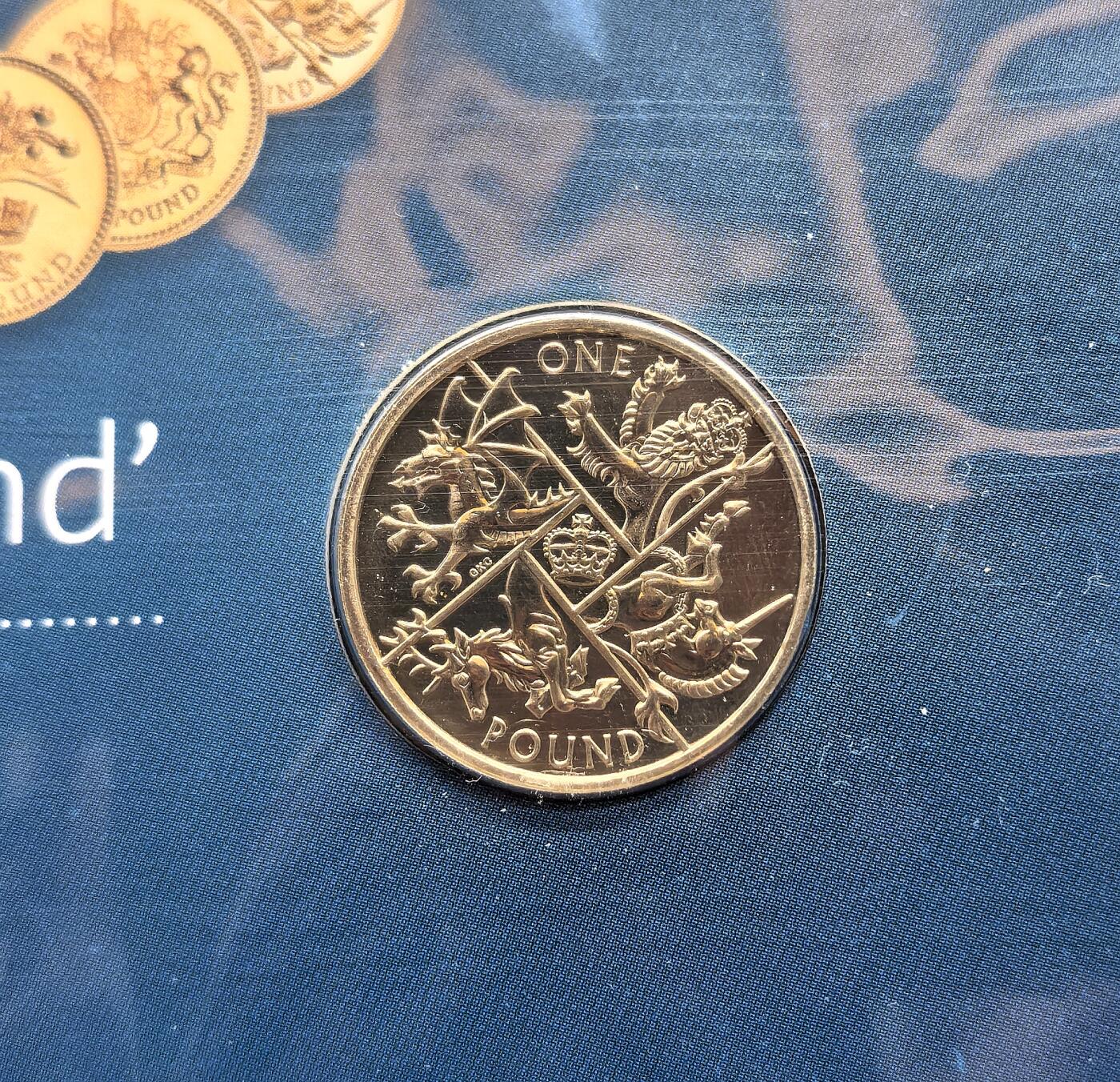 凡希社世界钱币微拍月度大拍（2025/12） 女王登基六十周年/泰坦尼克5英镑卡册+最后的英镑卡册