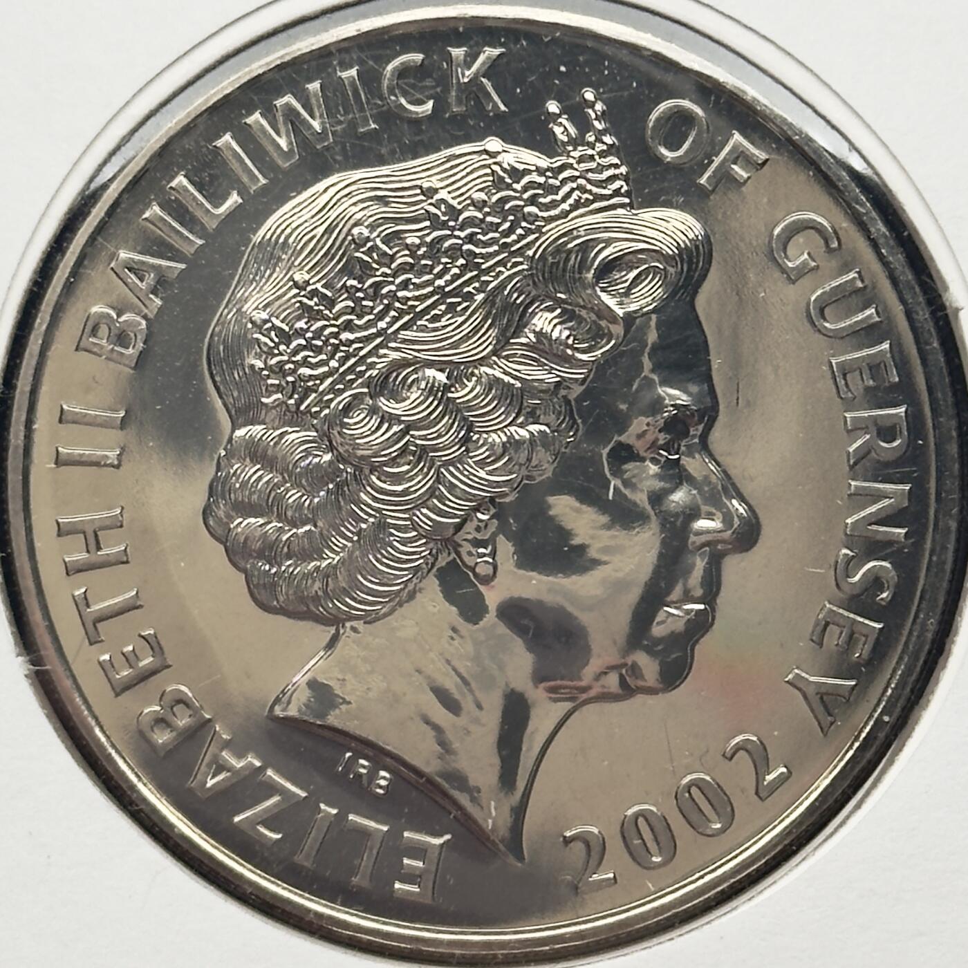 ＜小葵钱铺＞第67期·克朗币·银币场·满200包邮，不寄存·12月15日发货 〈邮币封〉根西岛2002年女王金禧纪念·皇家马车5镑克朗型纪念币