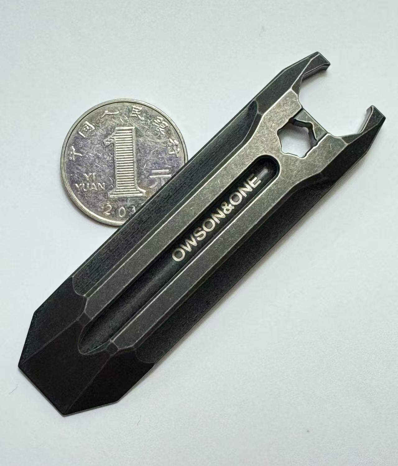 零元拍：D4 ONE EDC 户外随身扁头撬棒拆卸工具钛金属撬棍多功能战术酷棍挂扣83/23/6MM，参考价：245