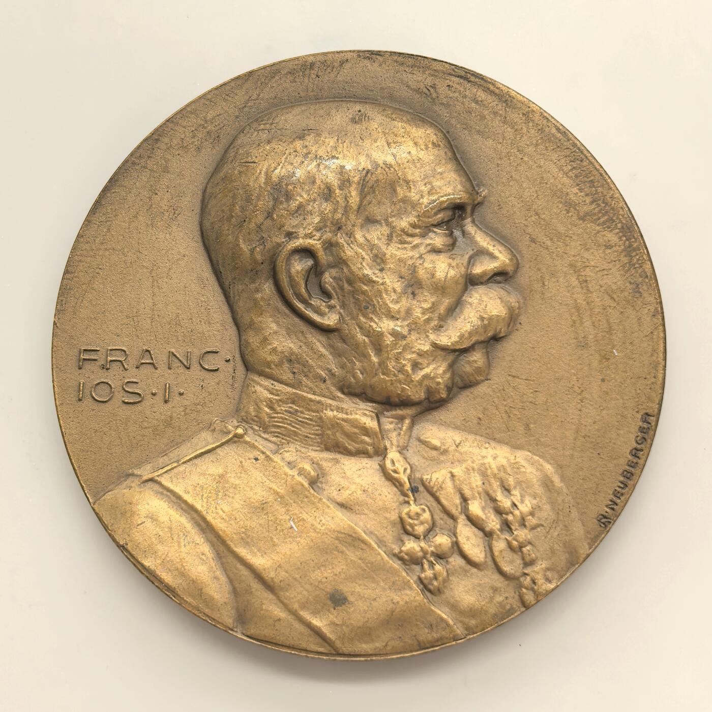 博洋堂世界钱币拍卖第151期（全场包邮） 1914年奥匈一战爆发纪念高浮雕大铜章，50mm。正面：约瑟夫一世戎装侧像，反面：和平女神手持花环与战斗中的士兵图案。