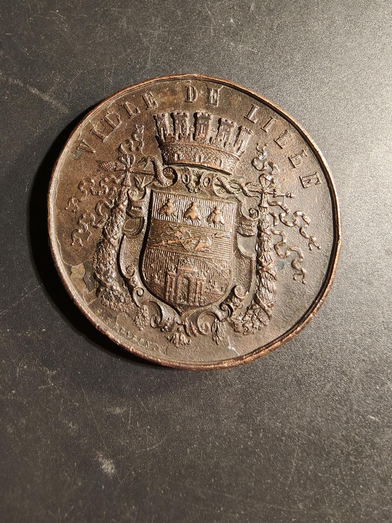 老王徽章第169期 法国里尔市1879年国际科学竞赛大铜章    蜜蜂Cuivre铜标     直径60mm.    重量88.5g